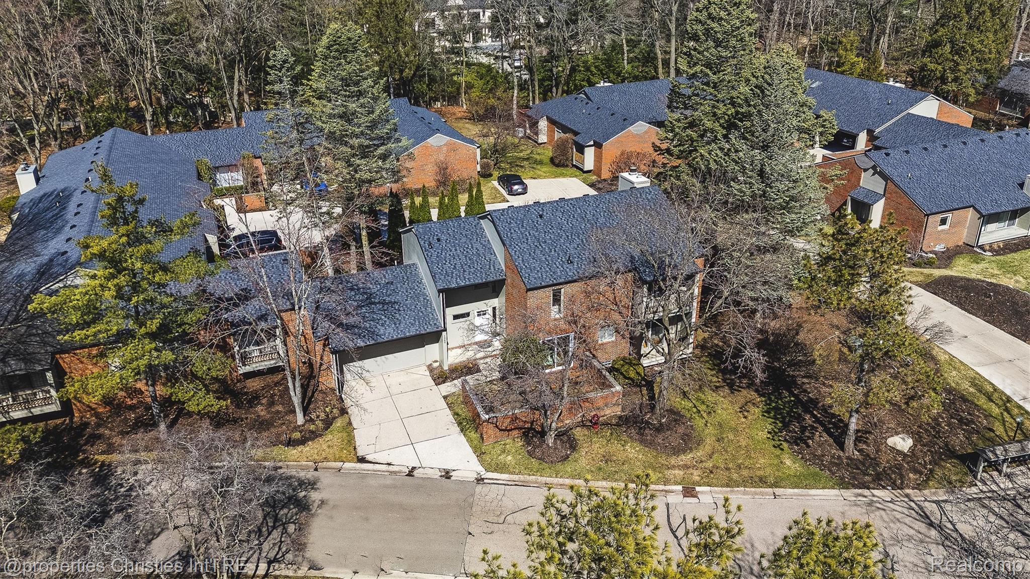 1060 Stratford Place