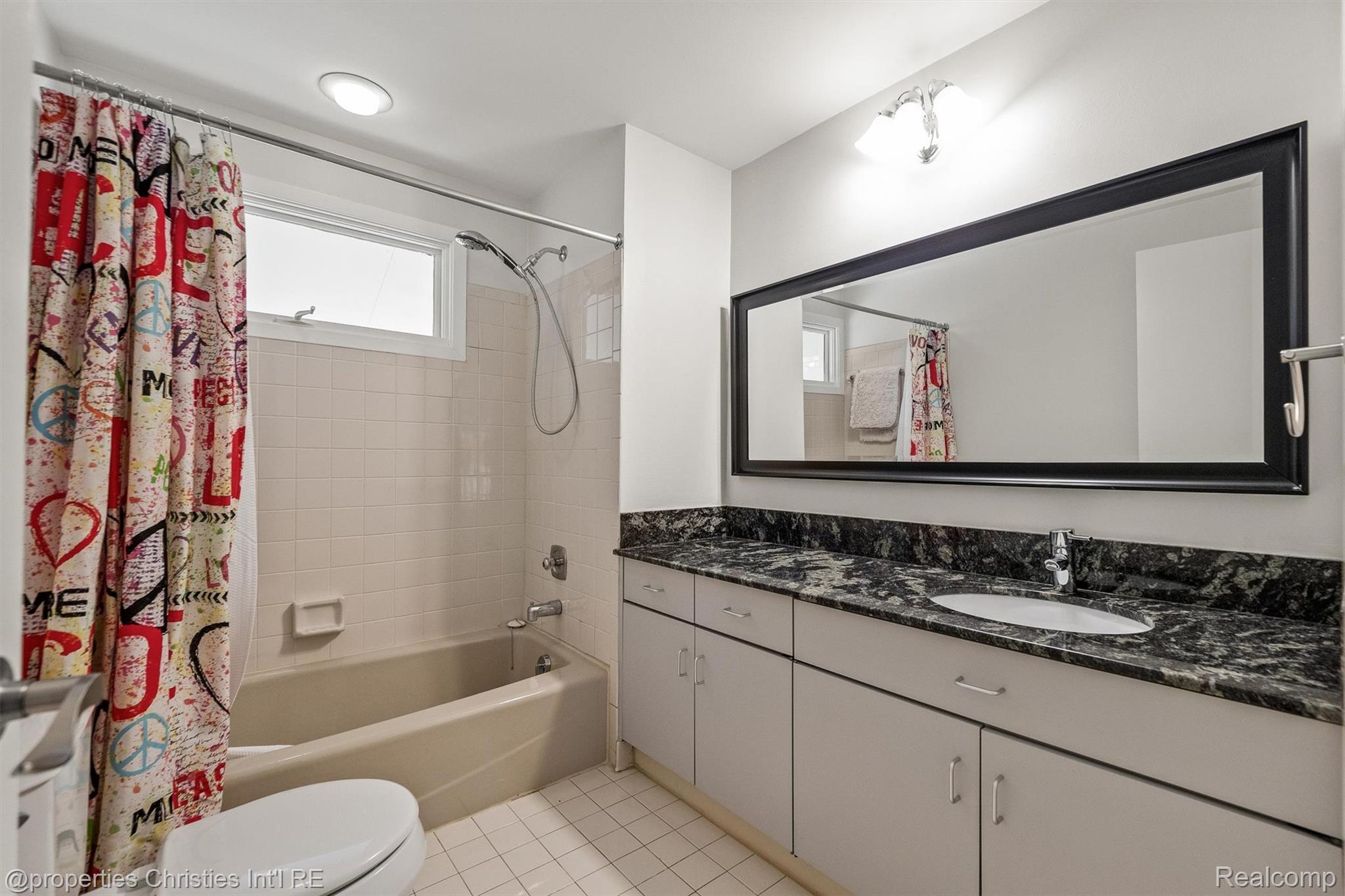 1060 Stratford Place