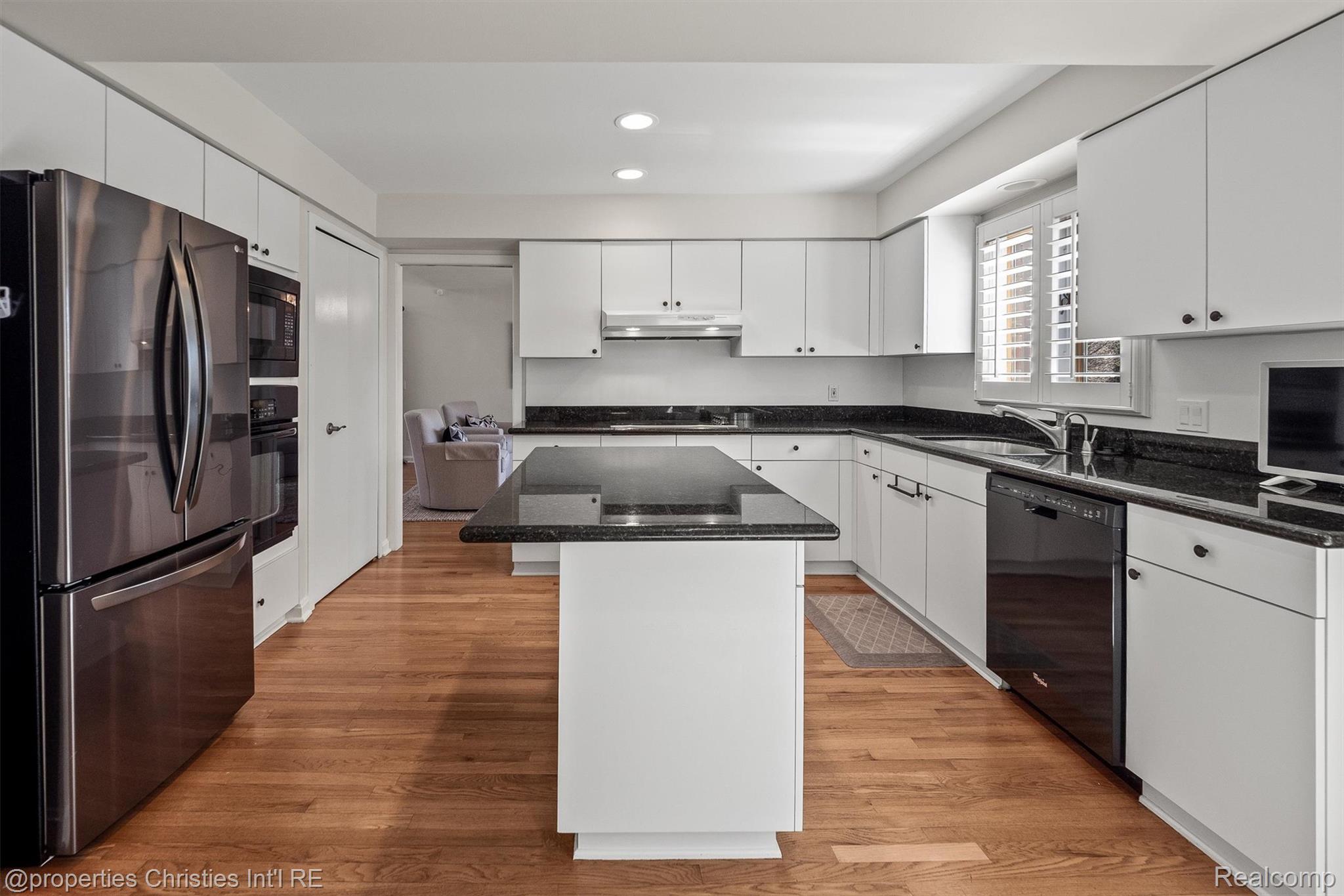 1060 Stratford Place