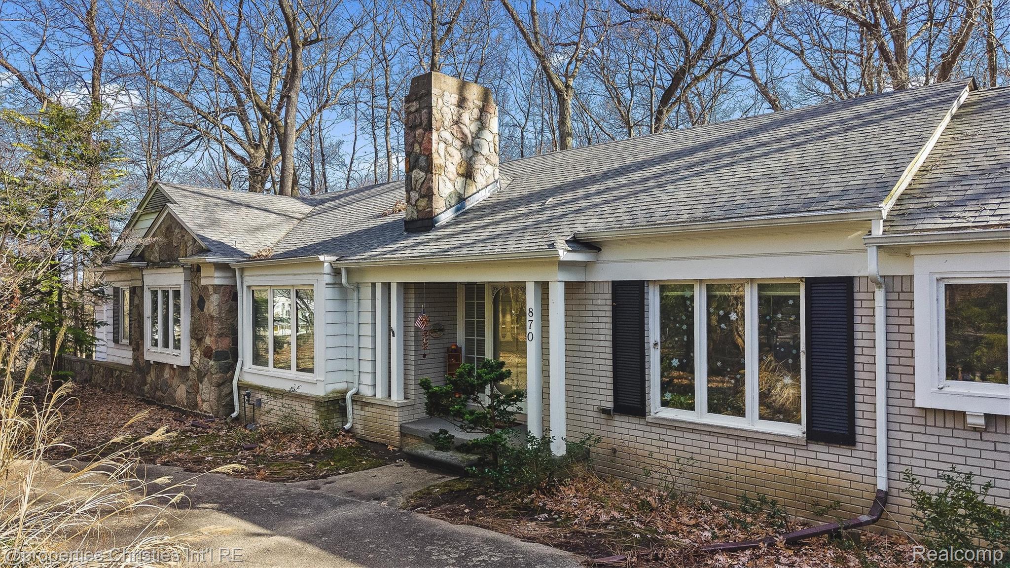 870 Highwood Drive