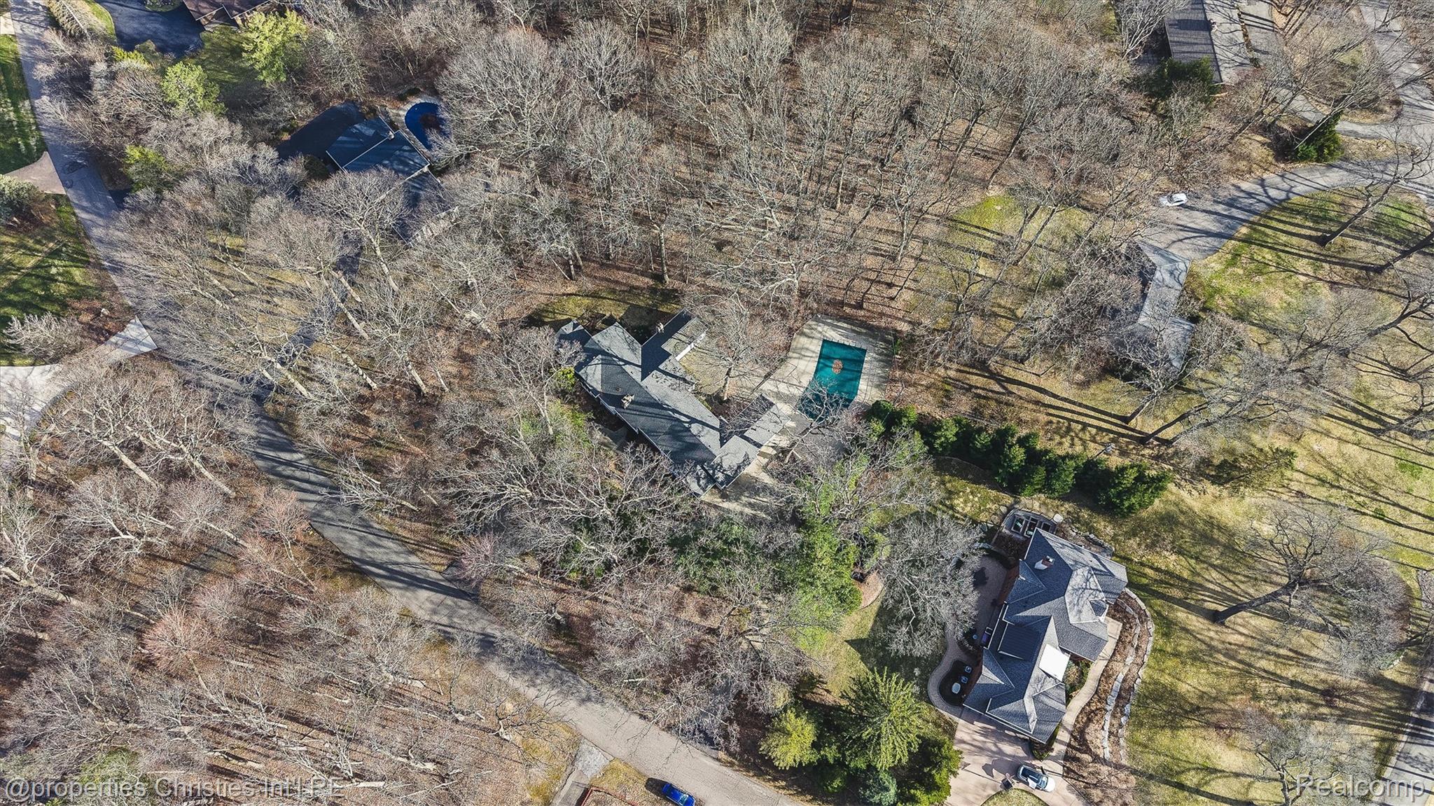 870 Highwood Drive