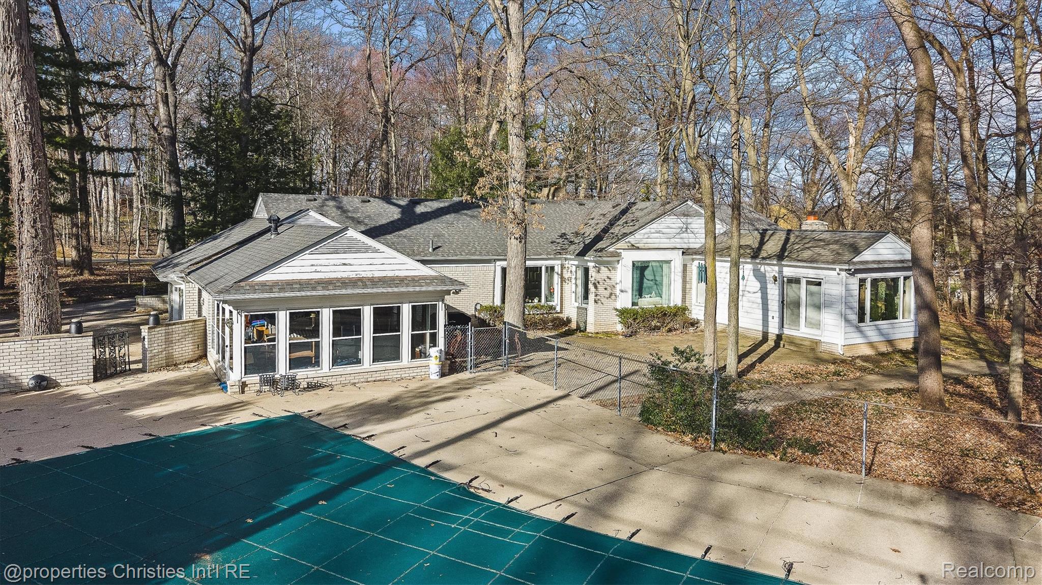 870 Highwood Drive