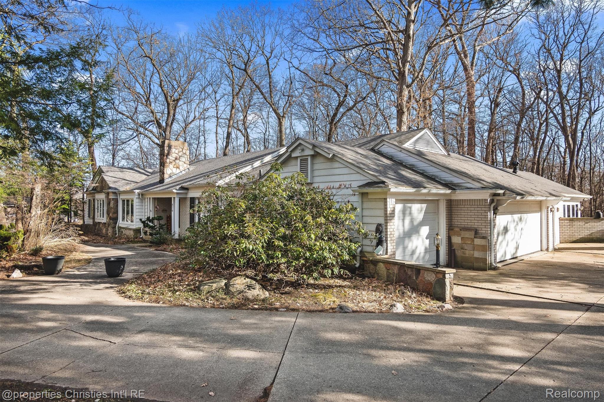 870 Highwood Drive