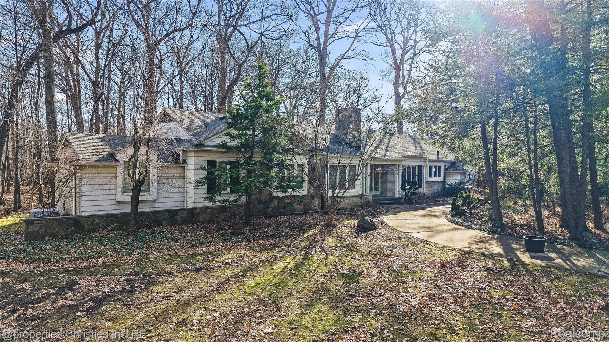 870 Highwood Drive