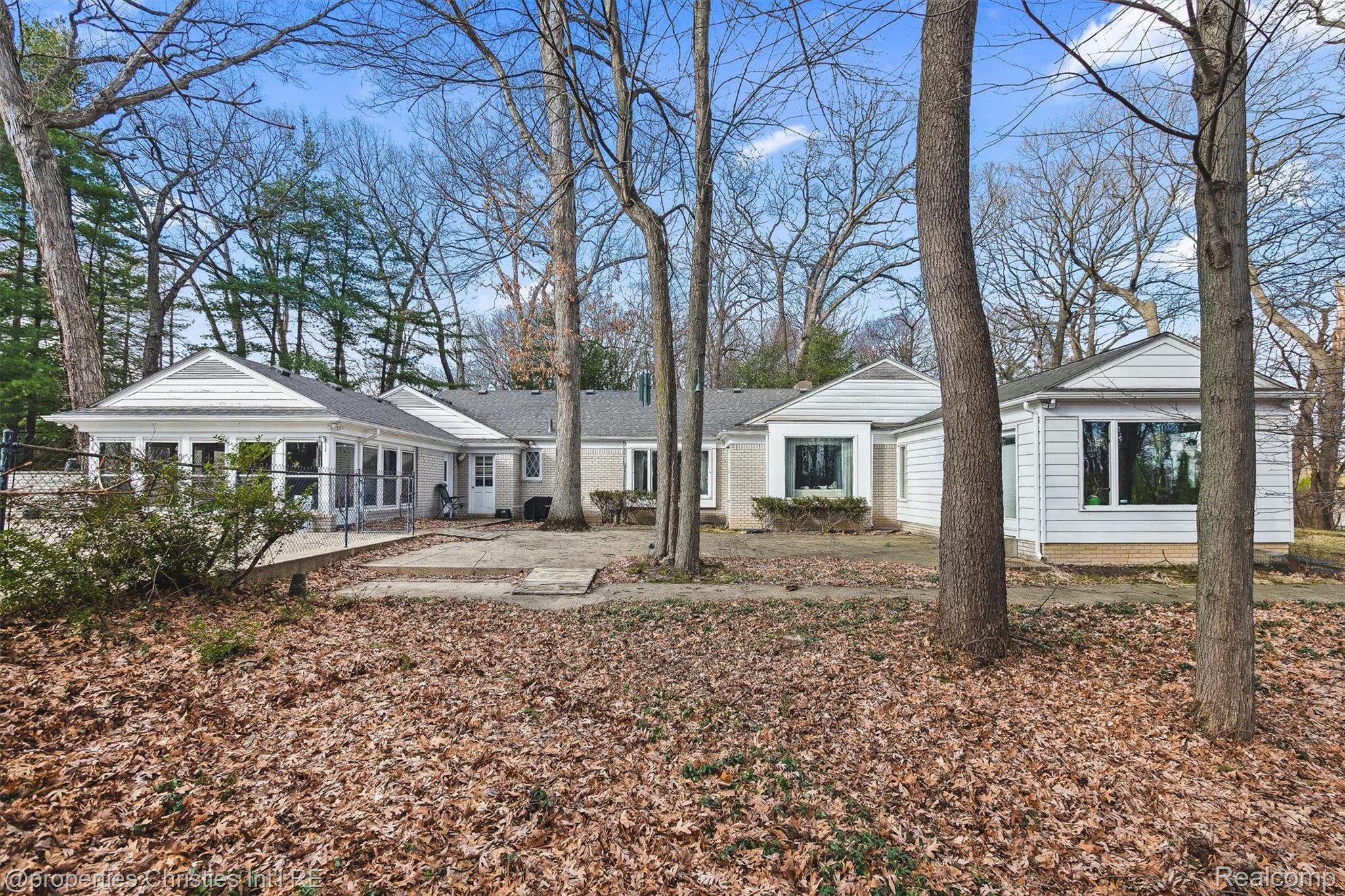 870 Highwood Drive