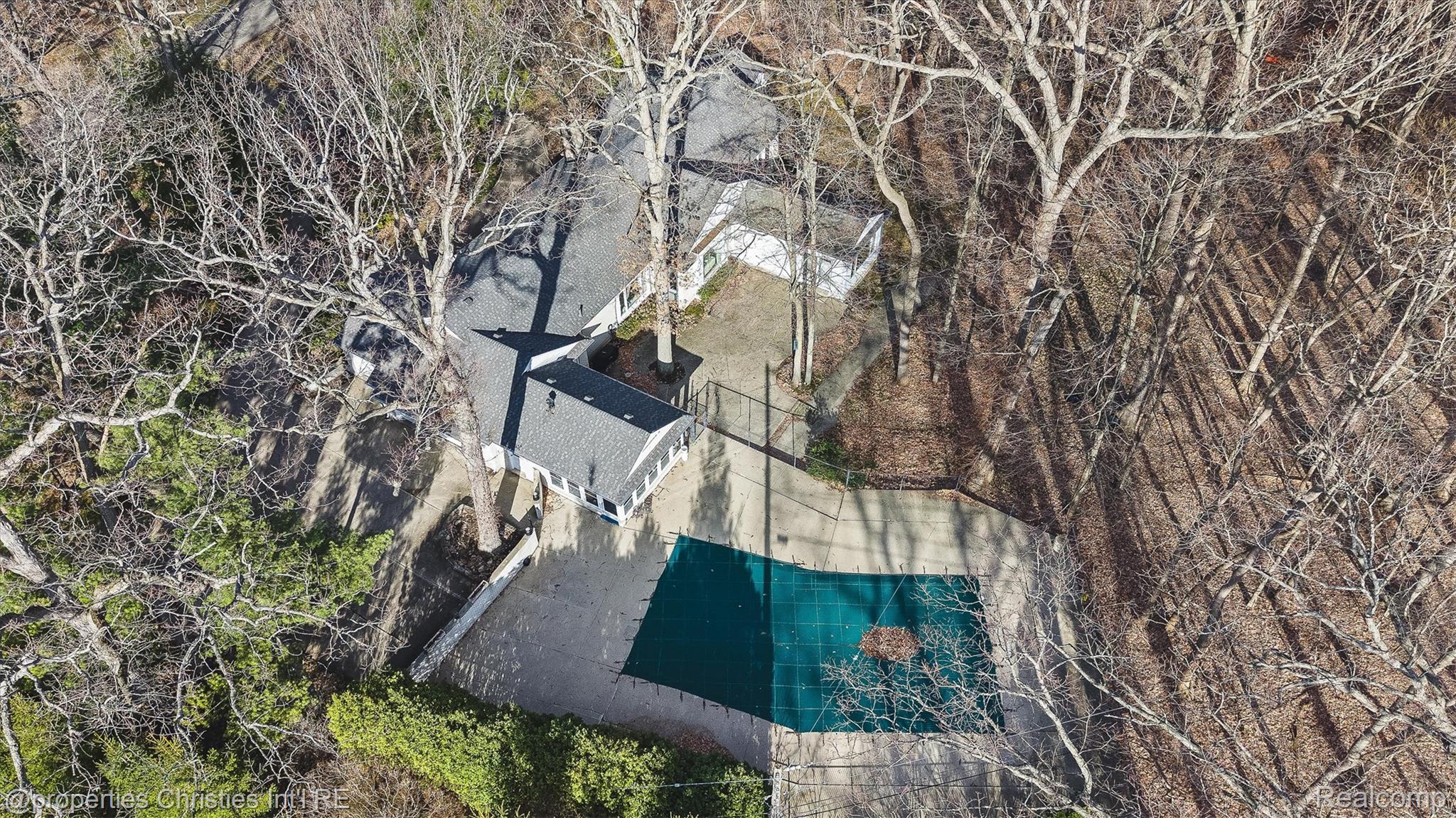 870 Highwood Drive
