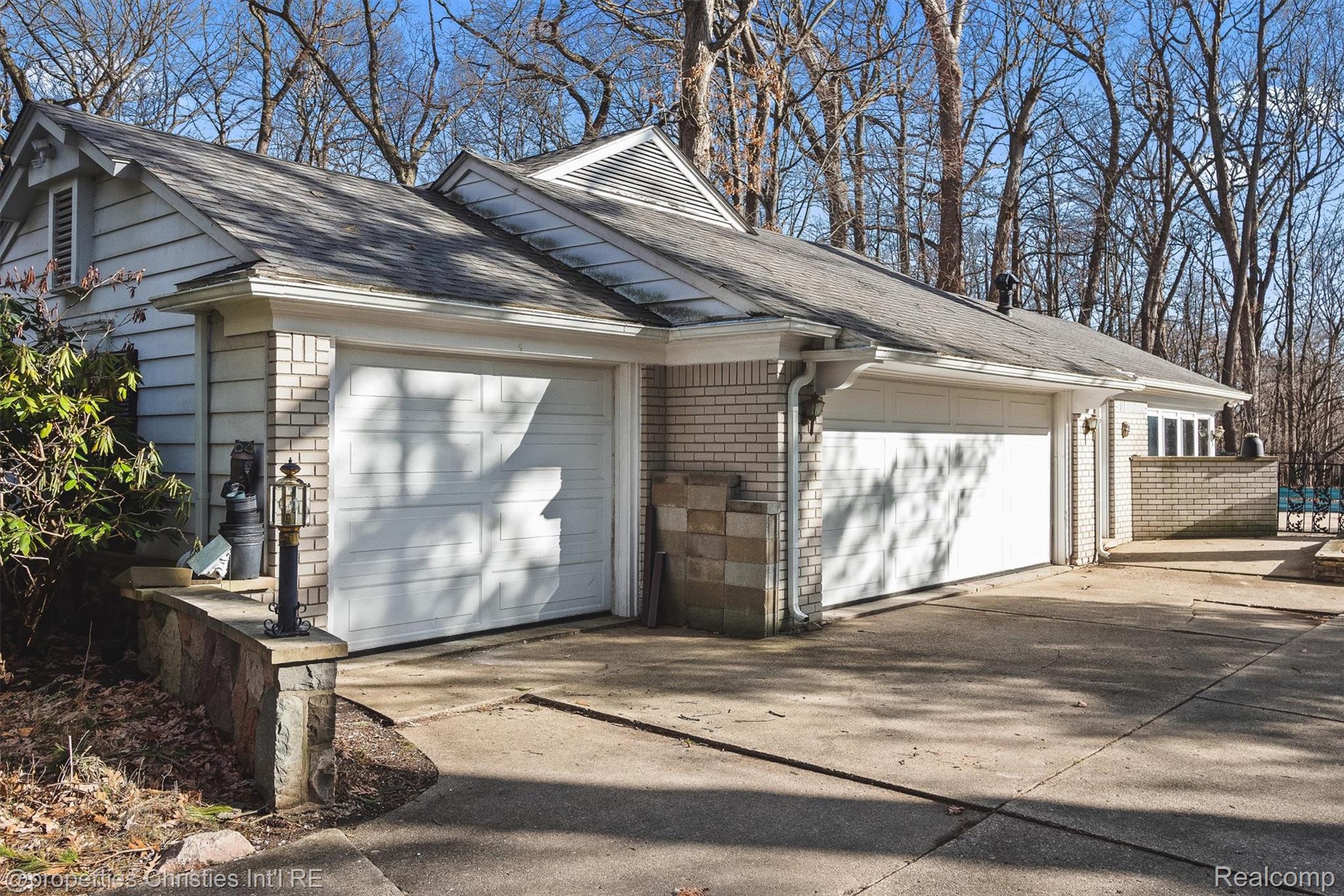 870 Highwood Drive