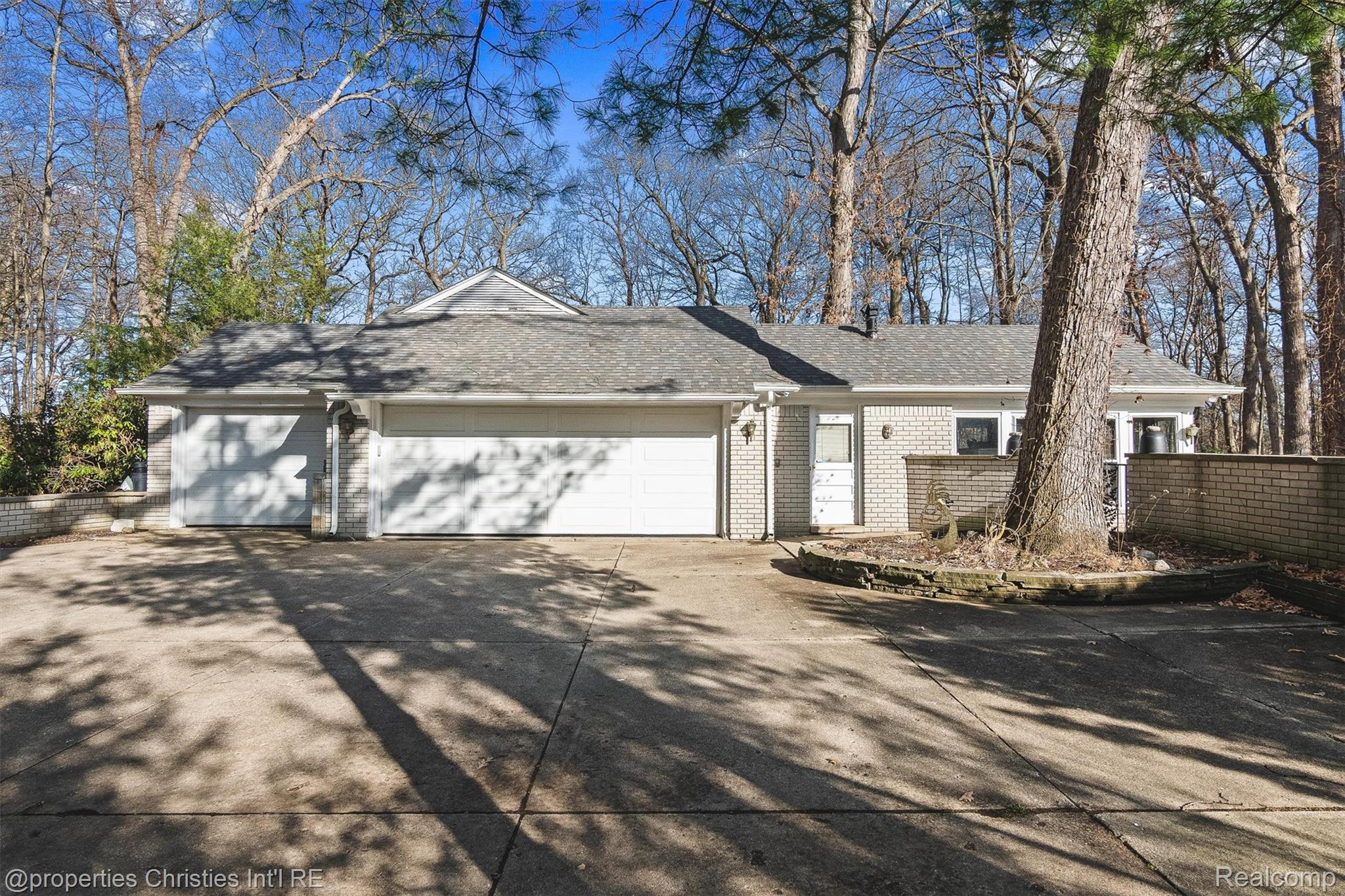 870 Highwood Drive