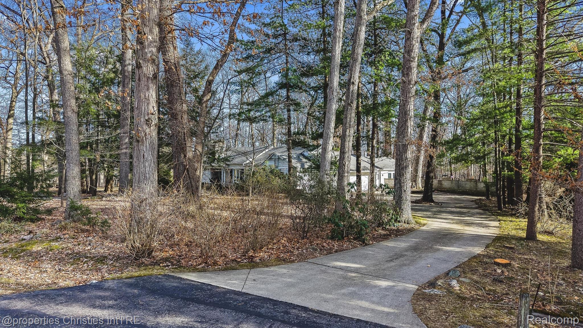 870 Highwood Drive