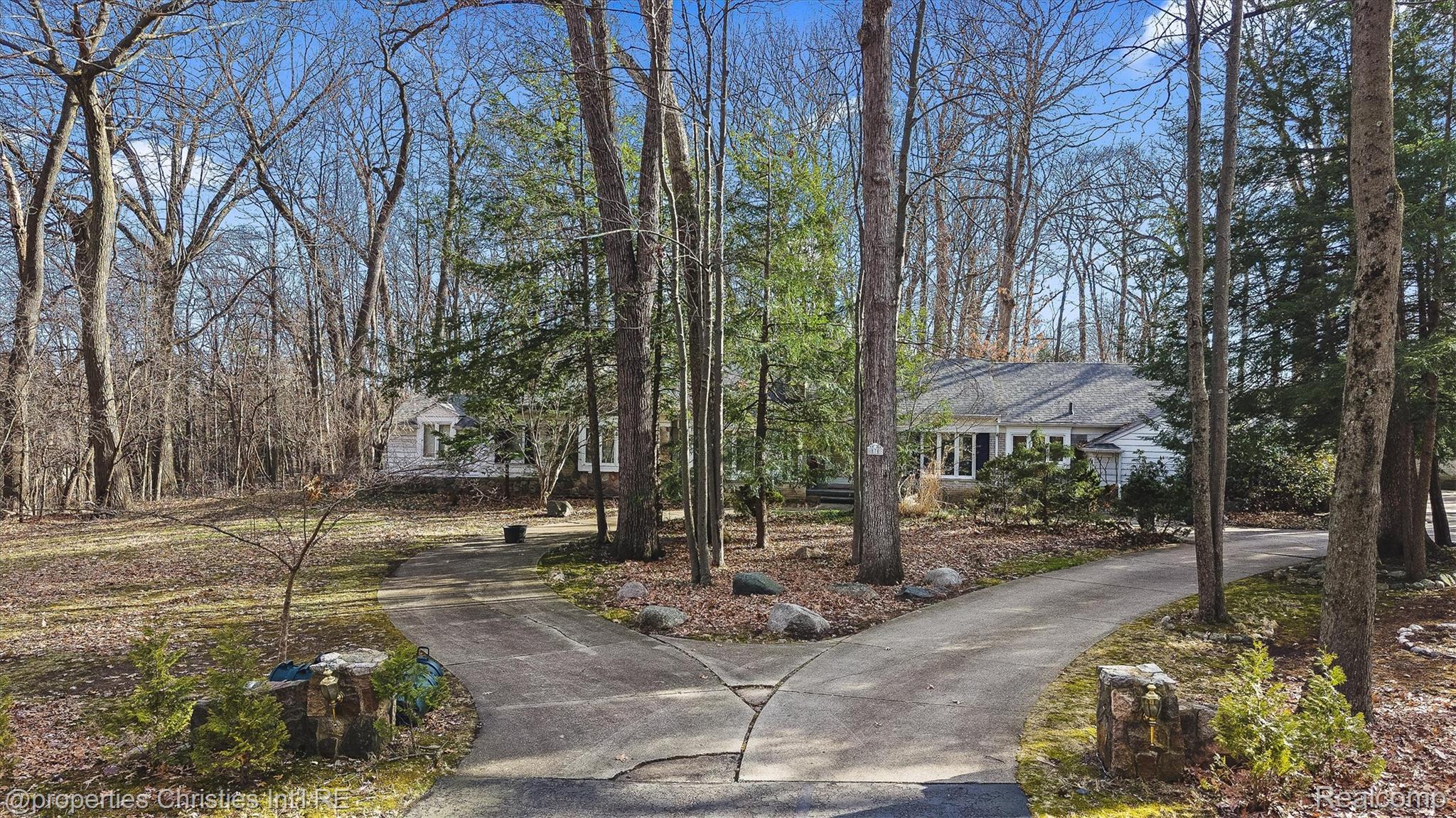 870 Highwood Drive
