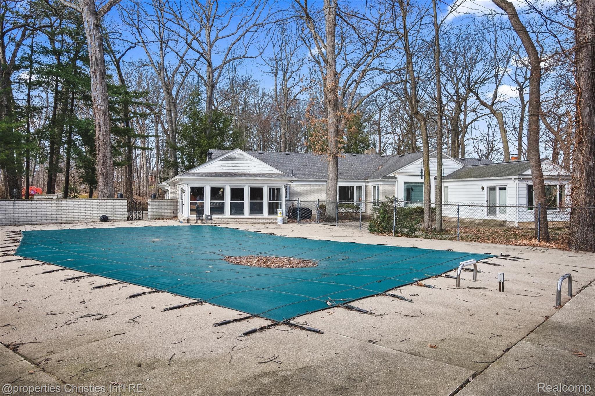 870 Highwood Drive