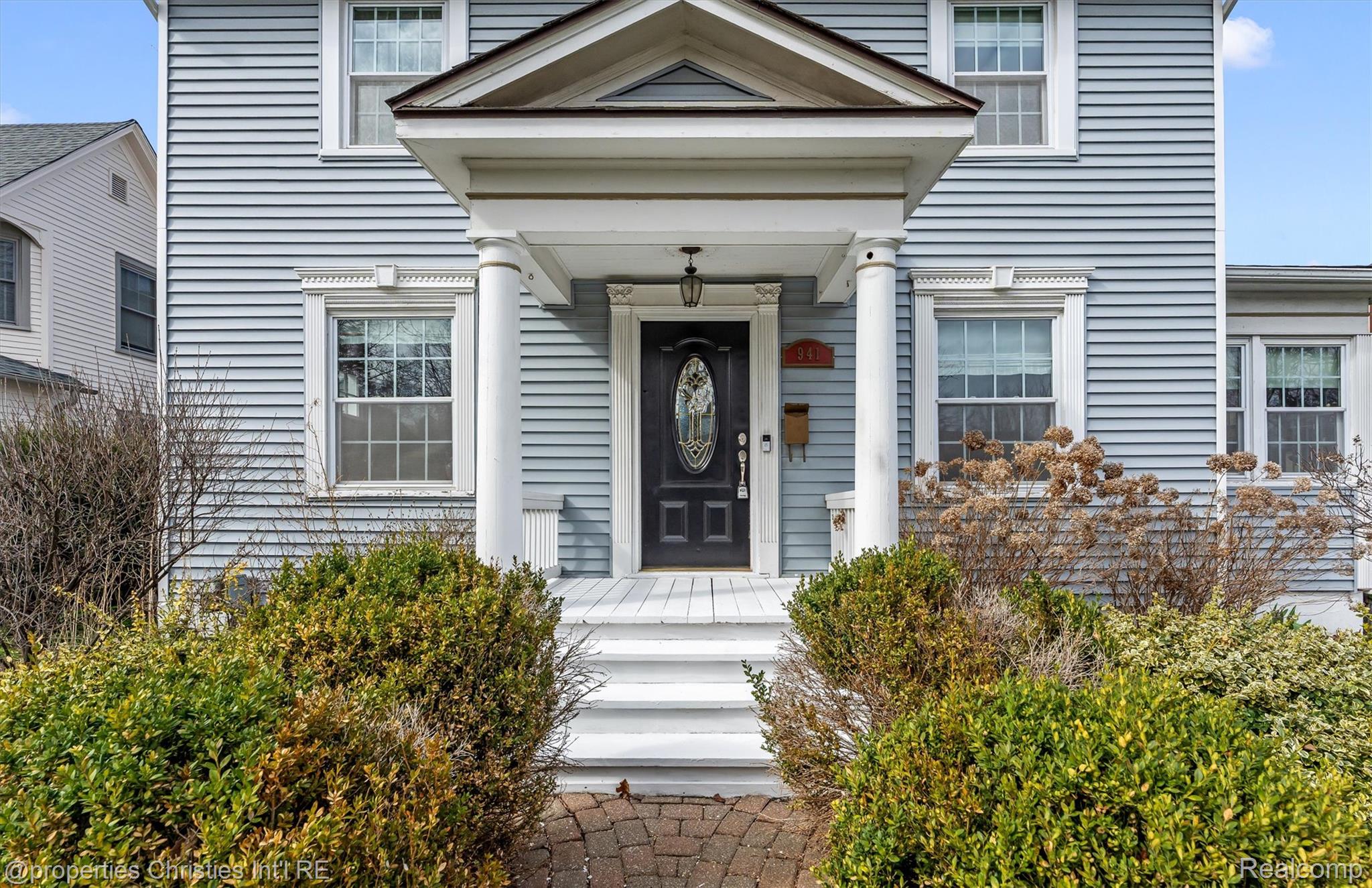 941 Forest Avenue