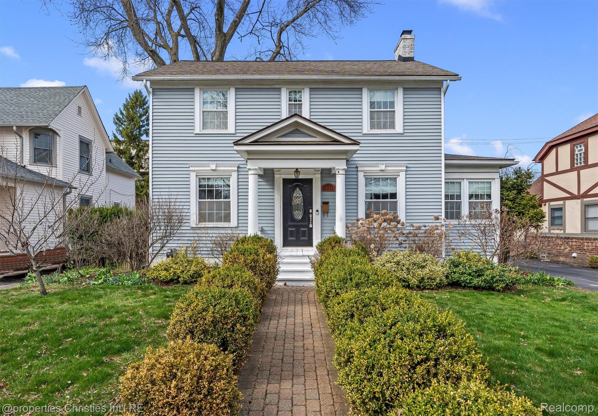 941 Forest Avenue