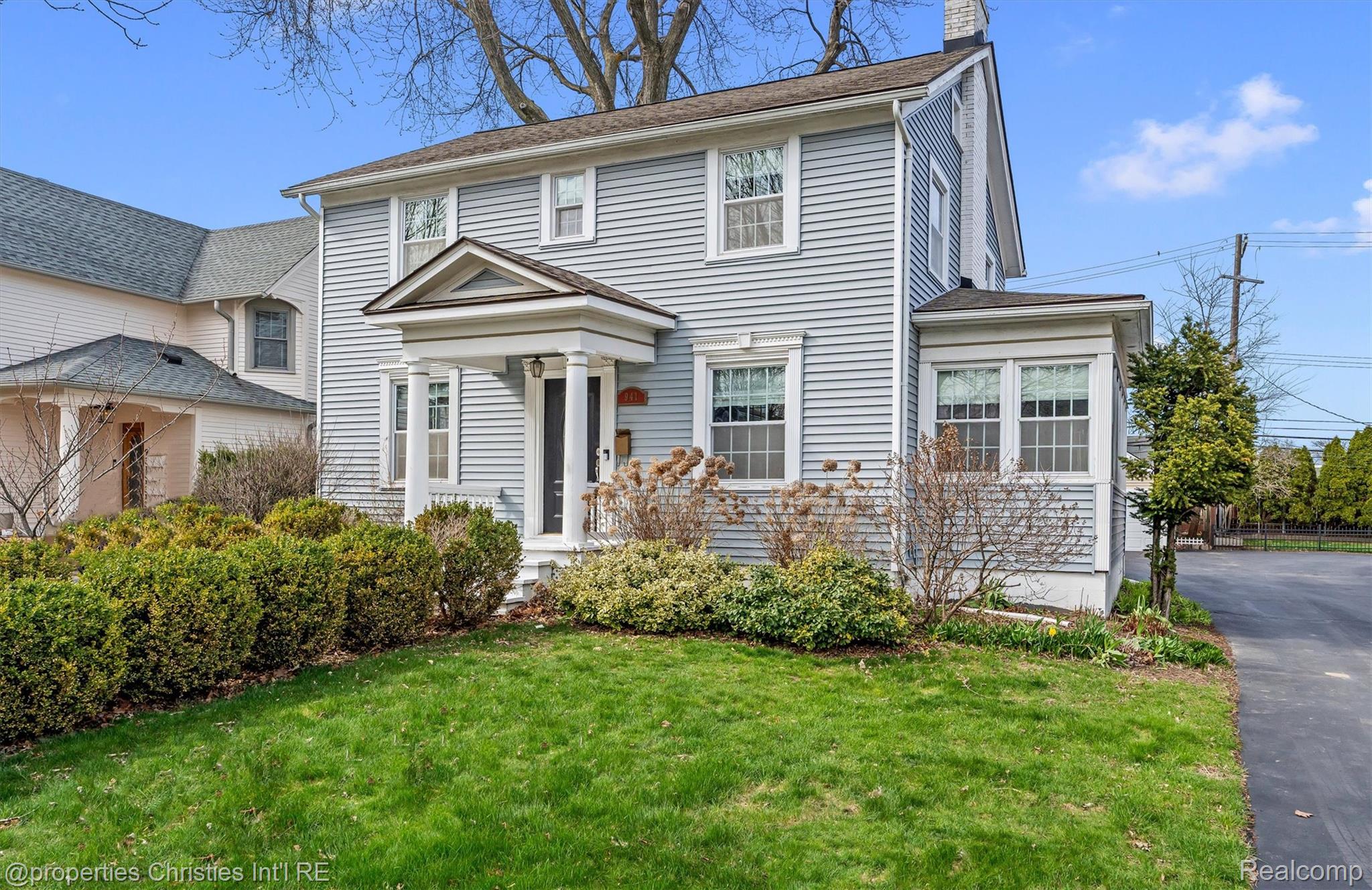941 Forest Avenue
