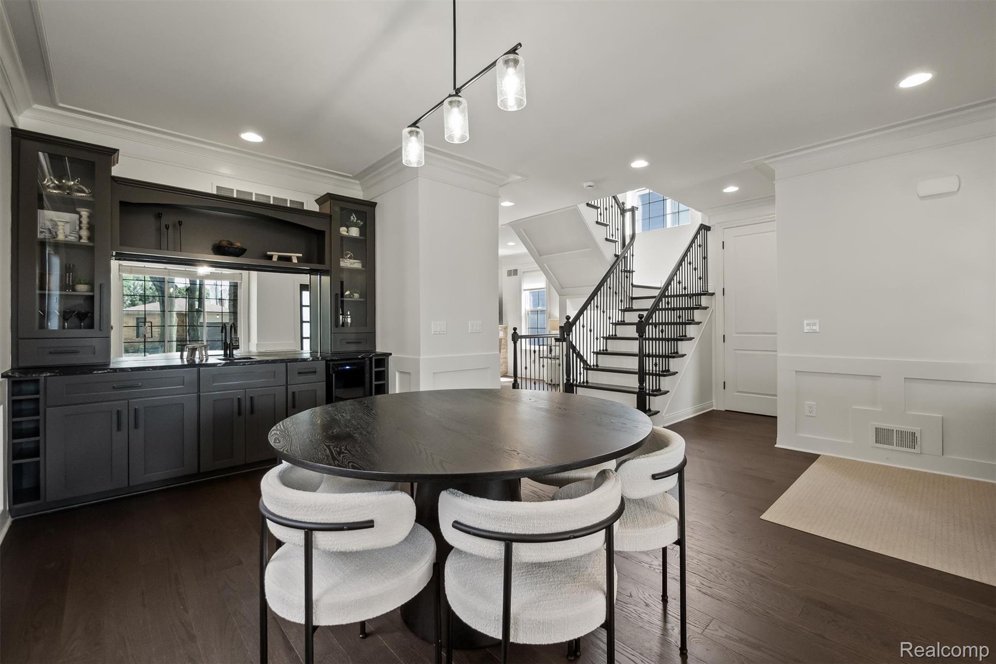 1049 Chapin Avenue