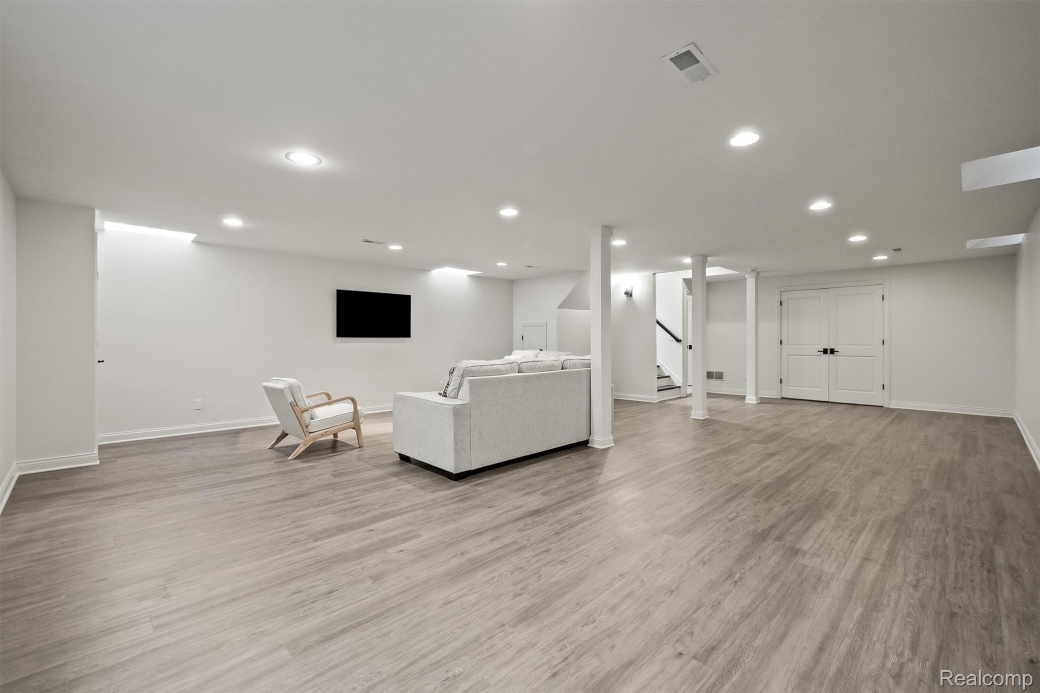 1049 Chapin Avenue