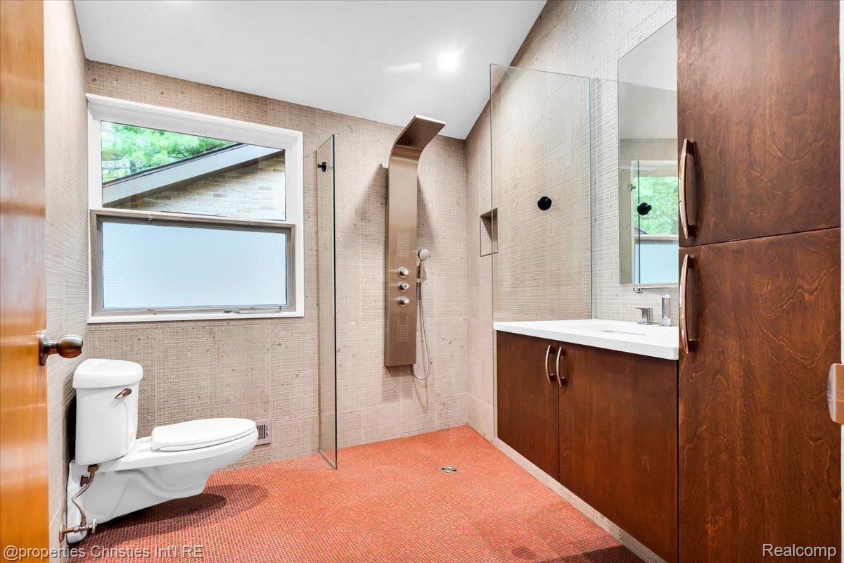 3939 Charing Cross Road