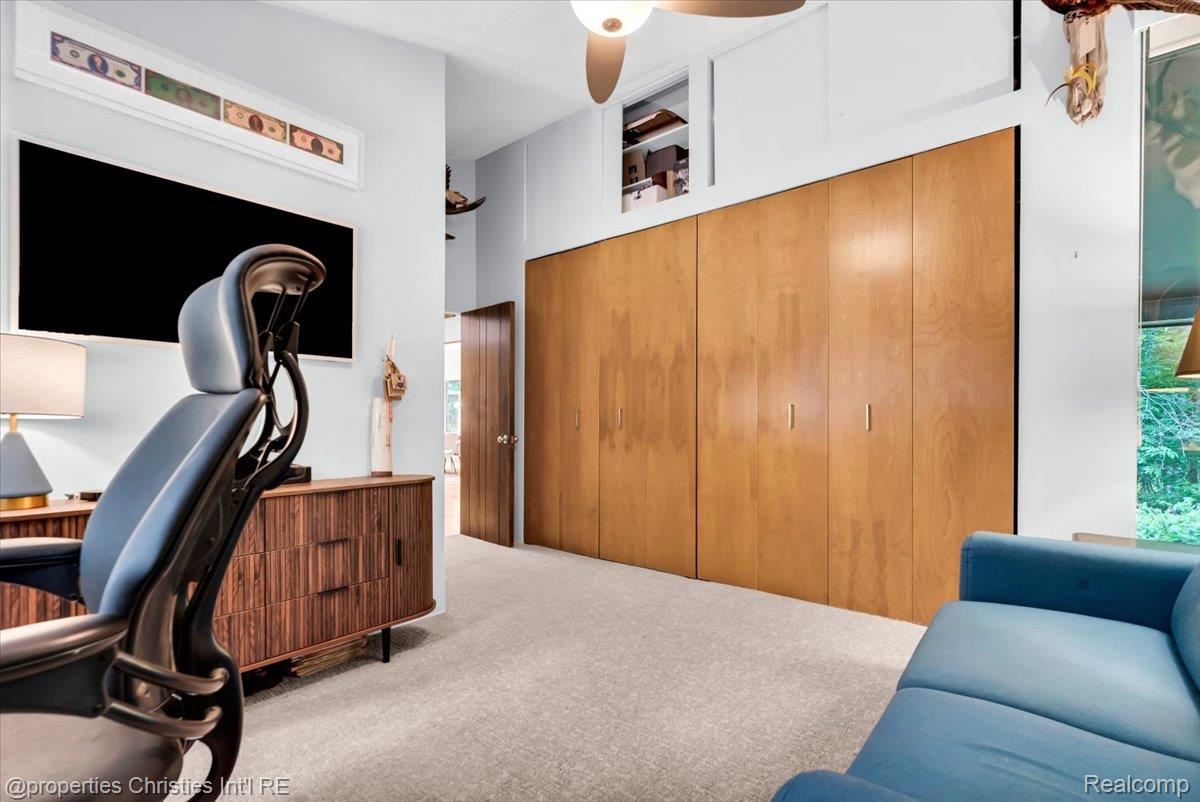 3939 Charing Cross Road