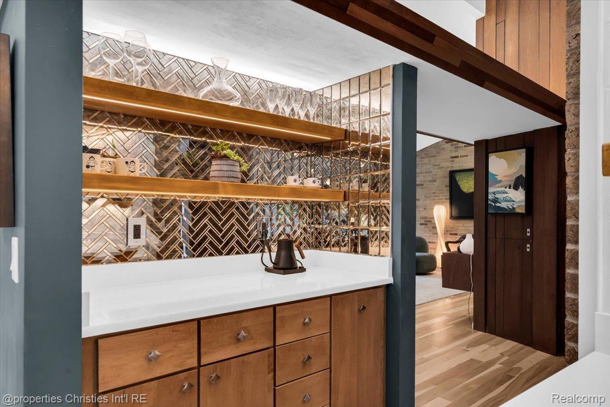 3939 Charing Cross Road