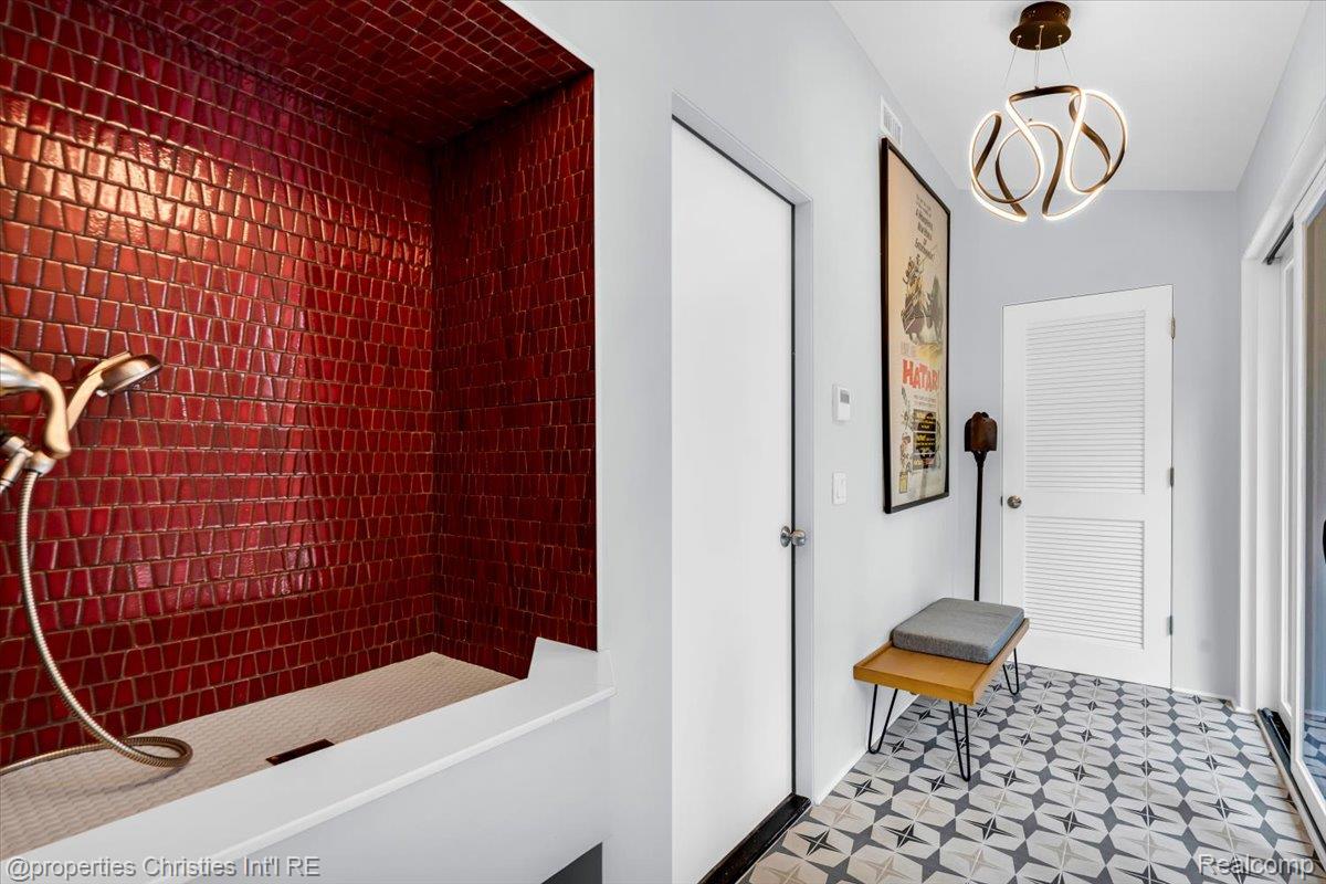 3939 Charing Cross Road