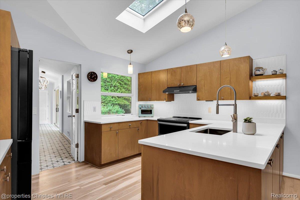 3939 Charing Cross Road