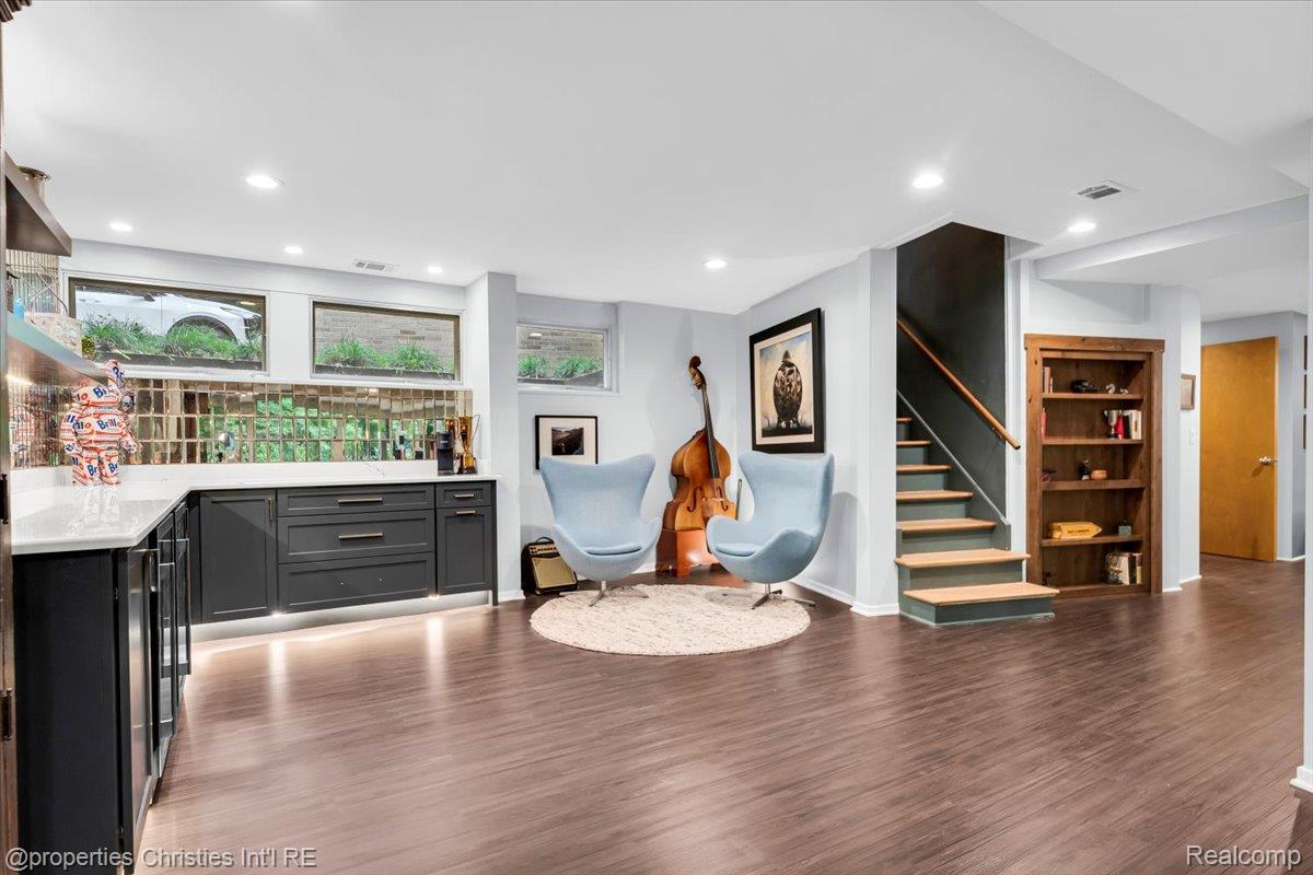 3939 Charing Cross Road