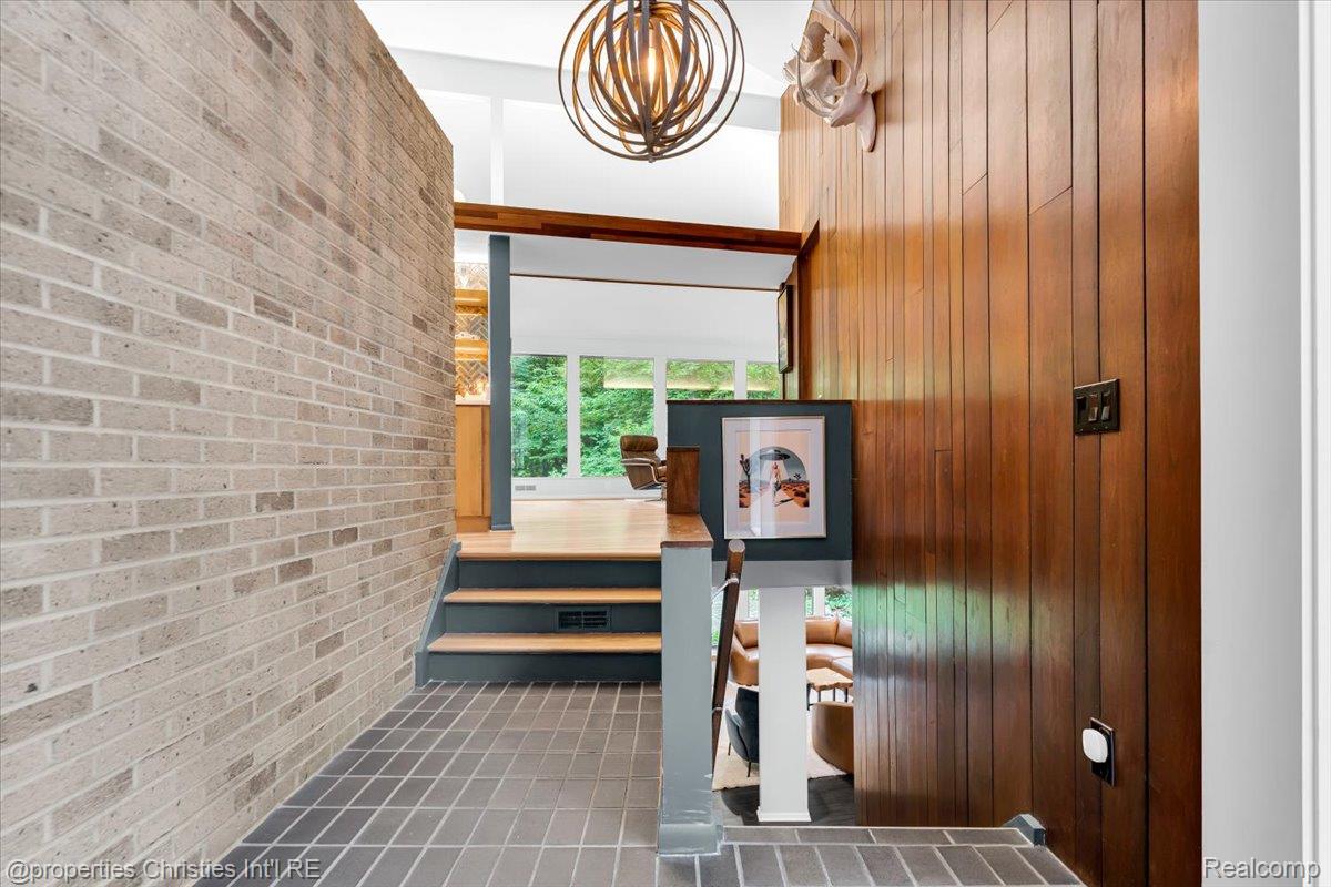 3939 Charing Cross Road
