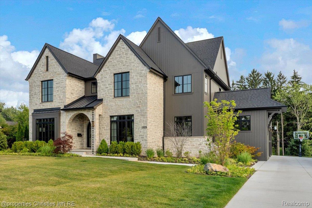 1323 Northlawn Boulevard