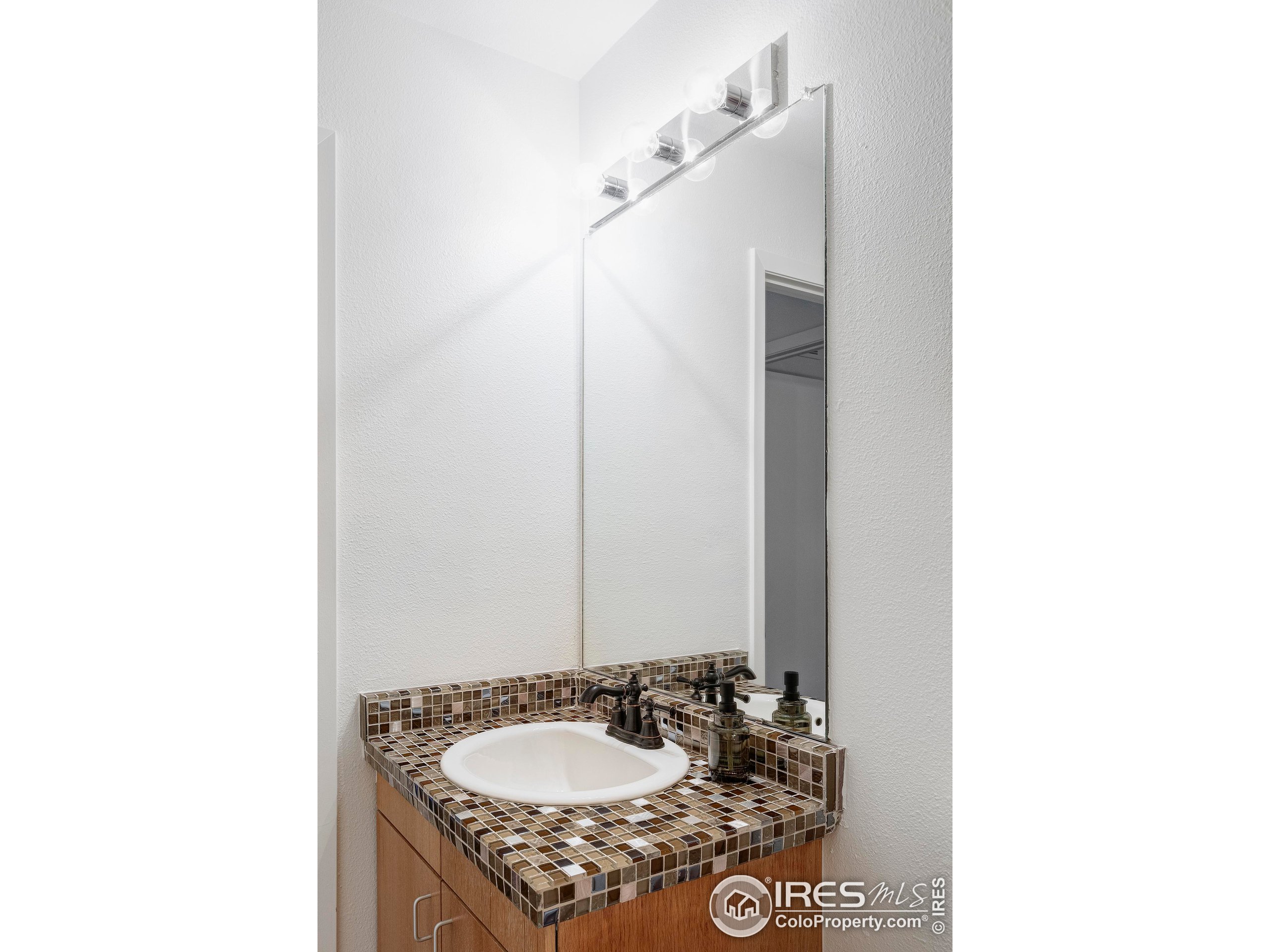 2716 Winding Trail Dr