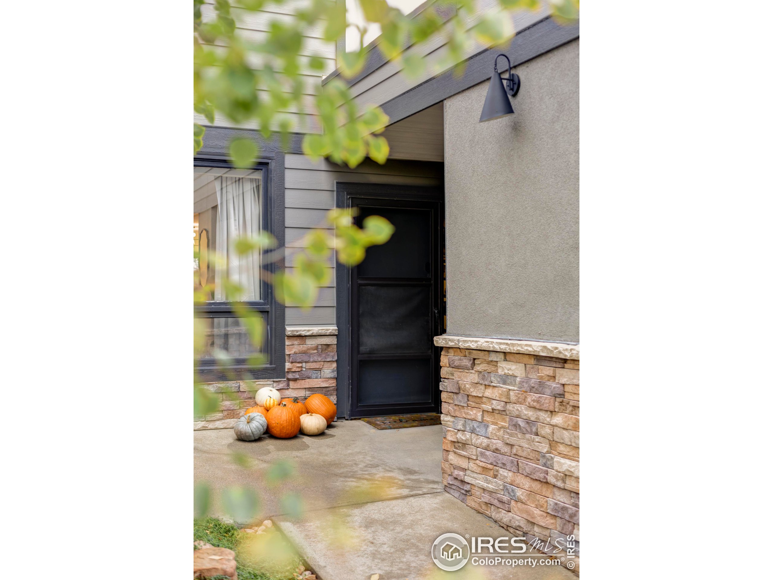 2716 Winding Trail Dr