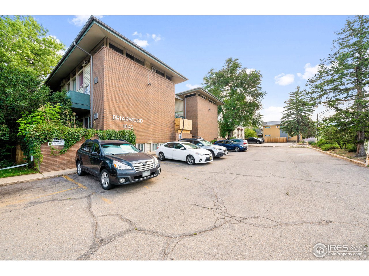 1842 Canyon Blvd 211