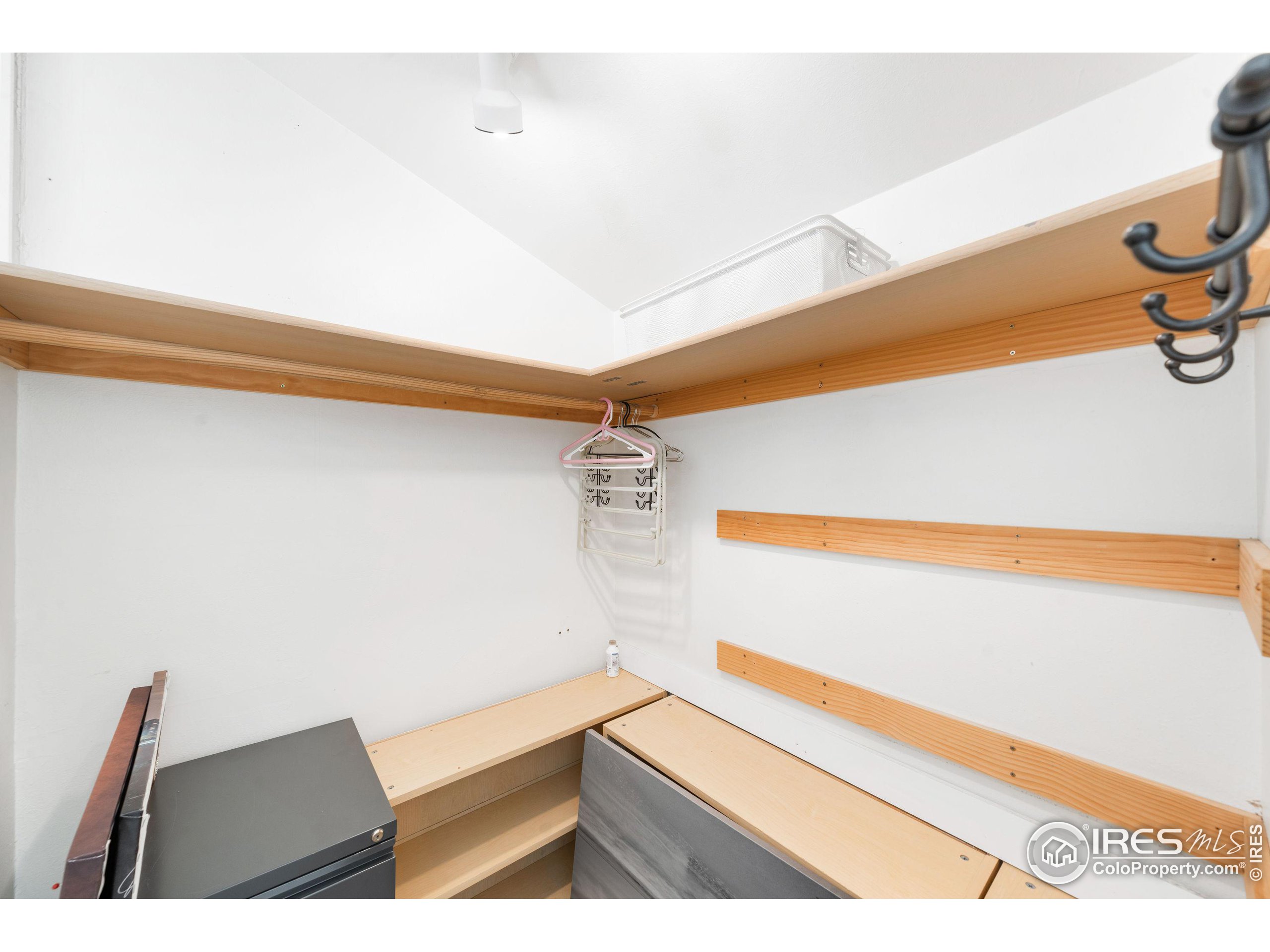 1842 Canyon Blvd 211