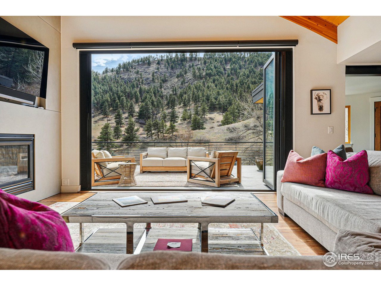 664 Sunshine Canyon Dr