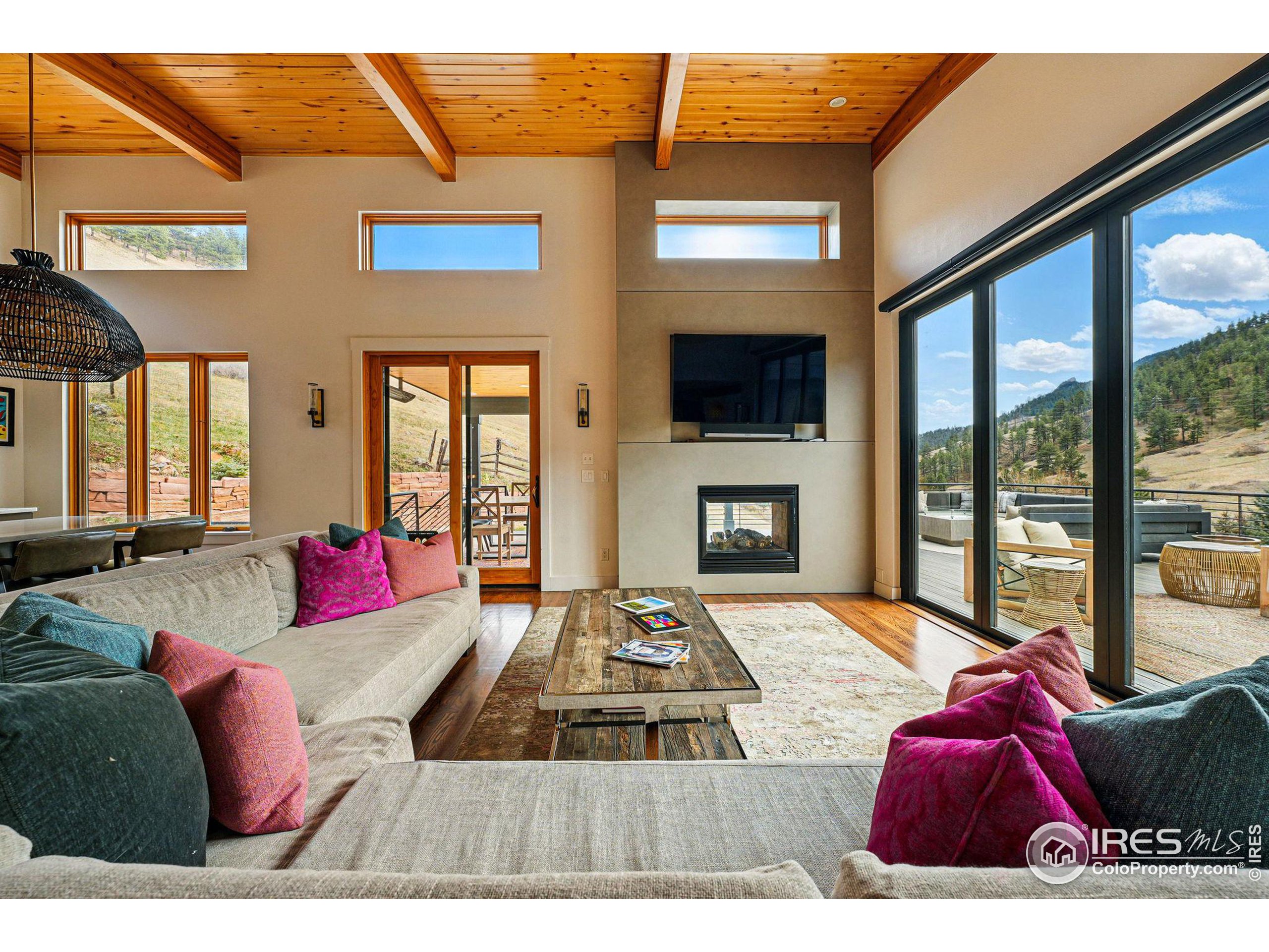 664 Sunshine Canyon Dr