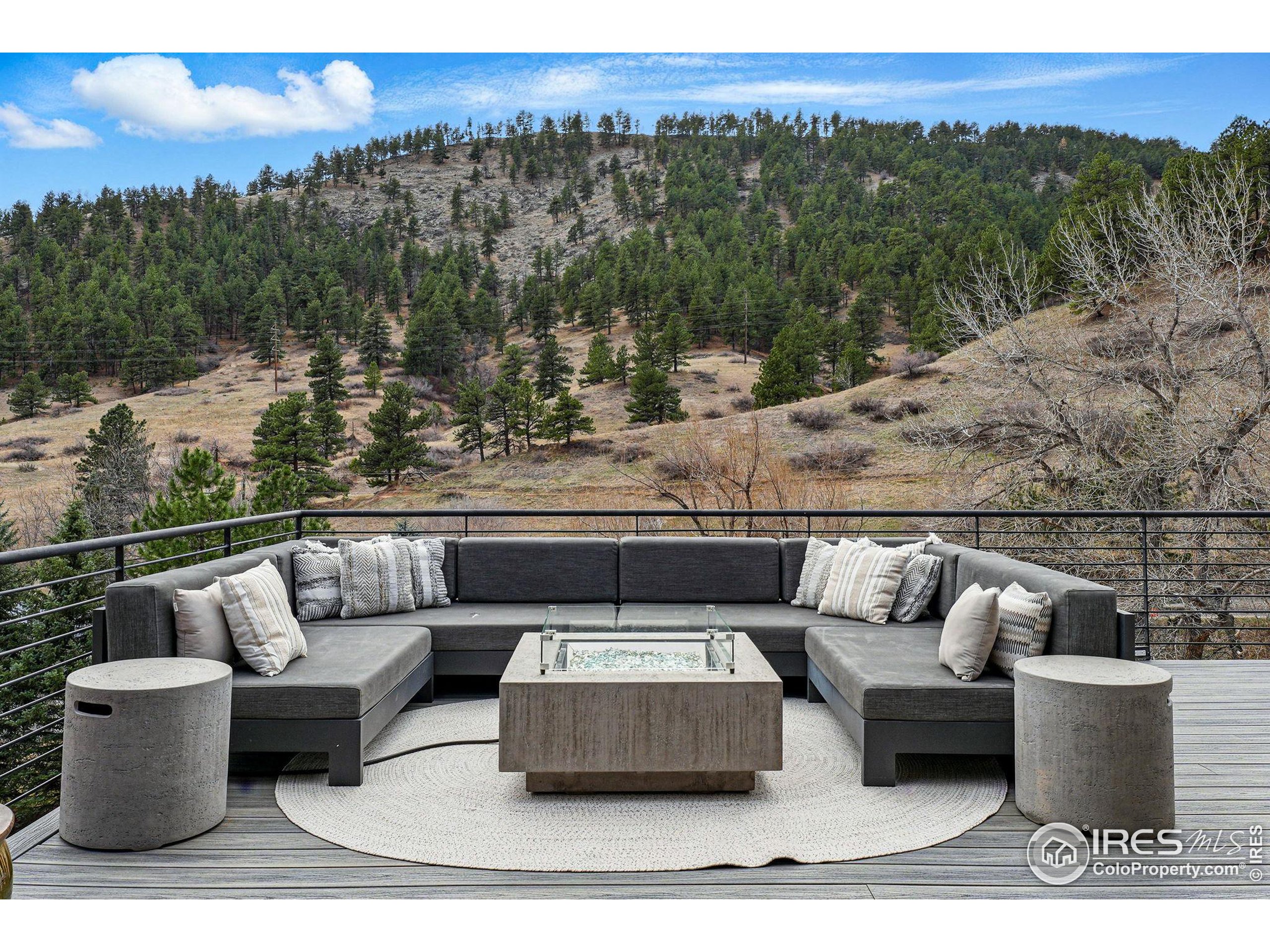 664 Sunshine Canyon Dr