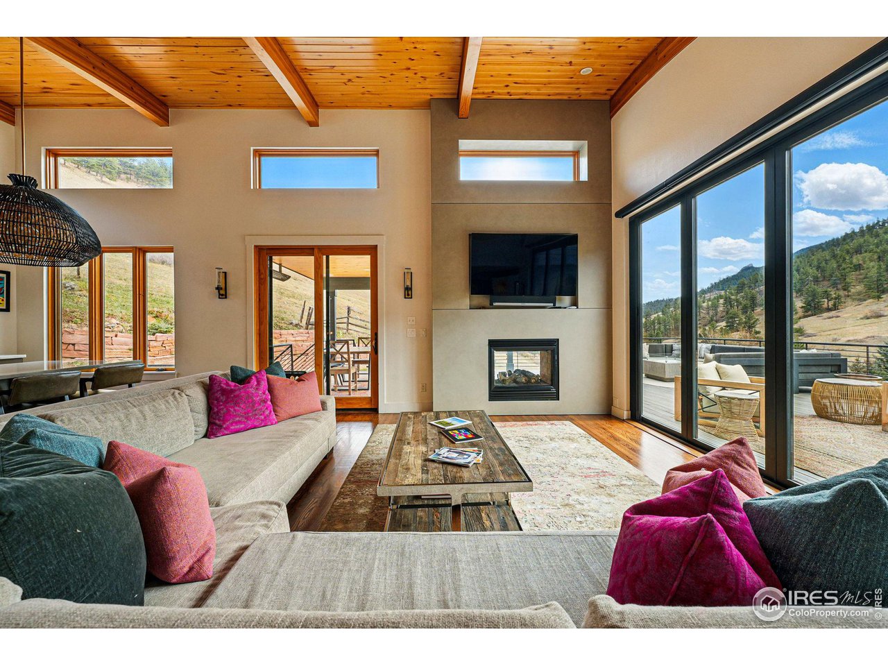 664 Sunshine Canyon Dr