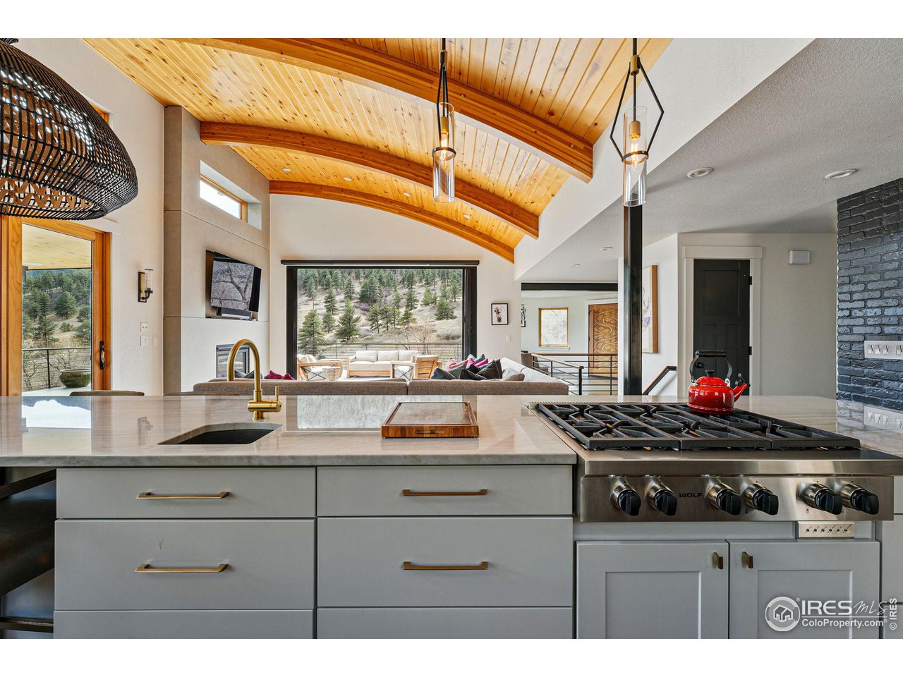 664 Sunshine Canyon Dr