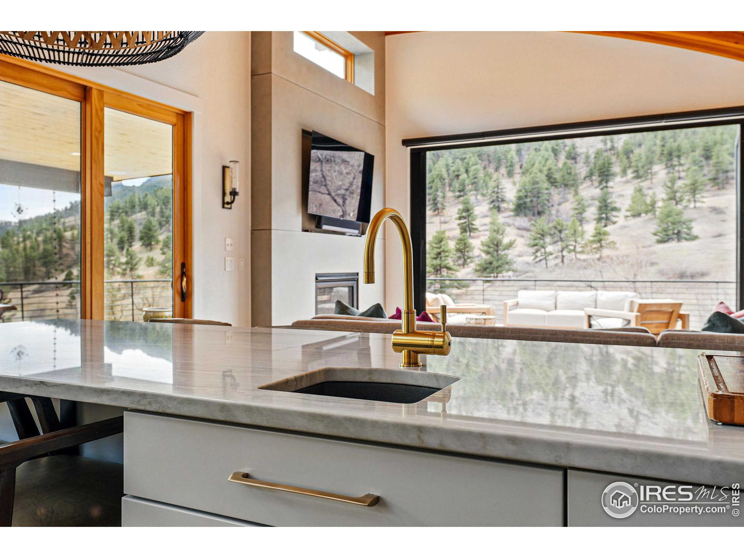 664 Sunshine Canyon Dr