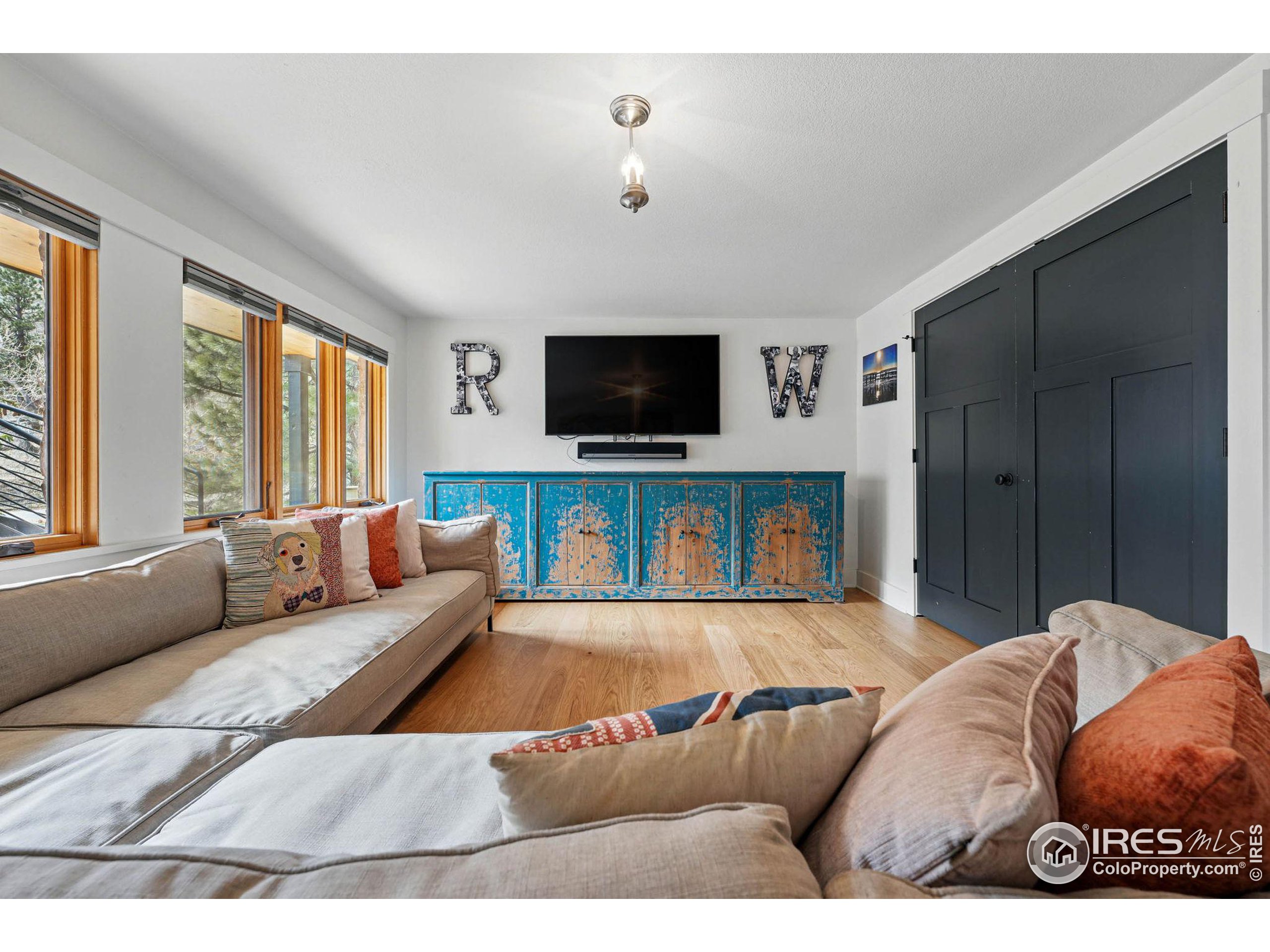 664 Sunshine Canyon Dr