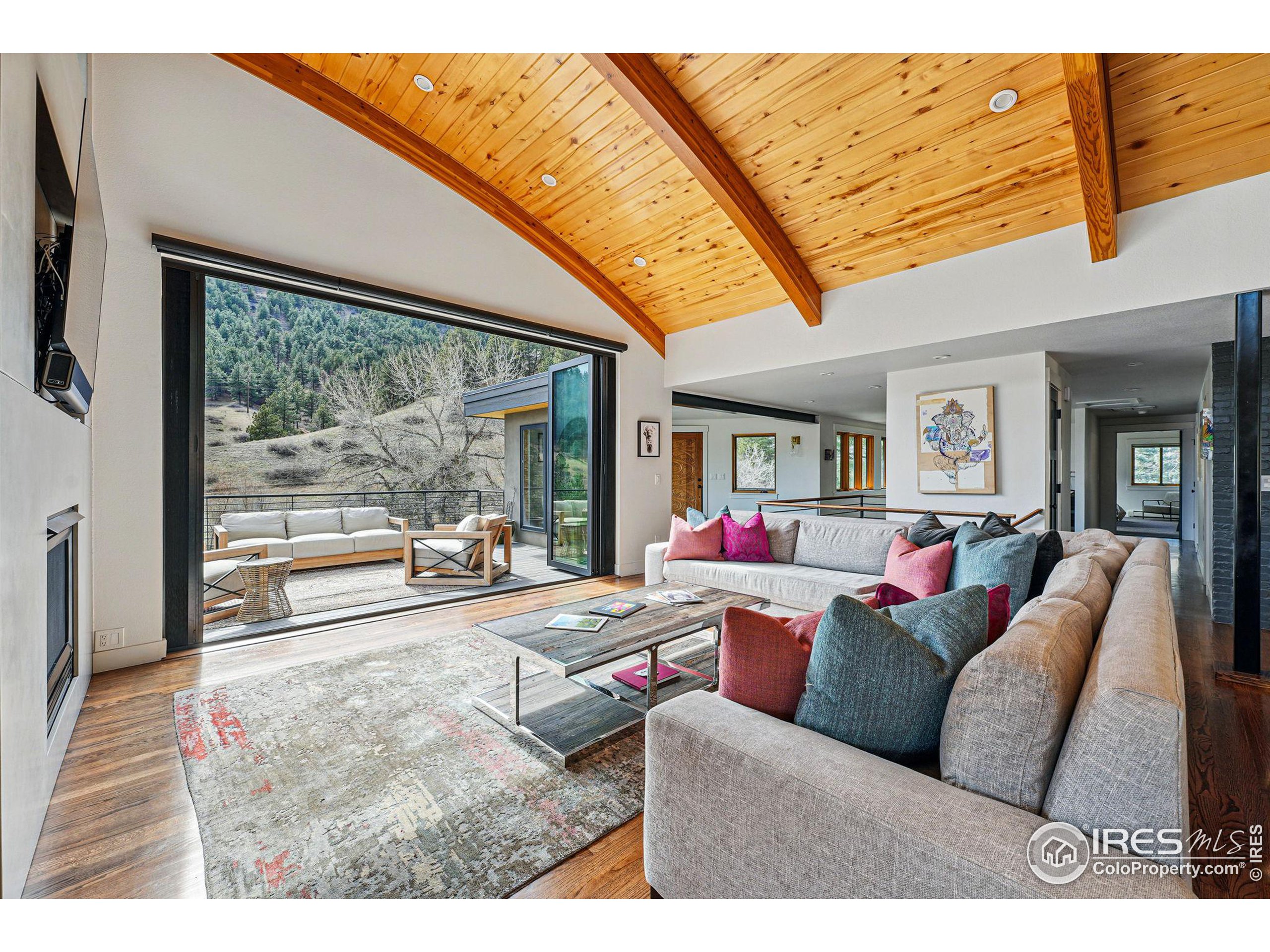 664 Sunshine Canyon Dr