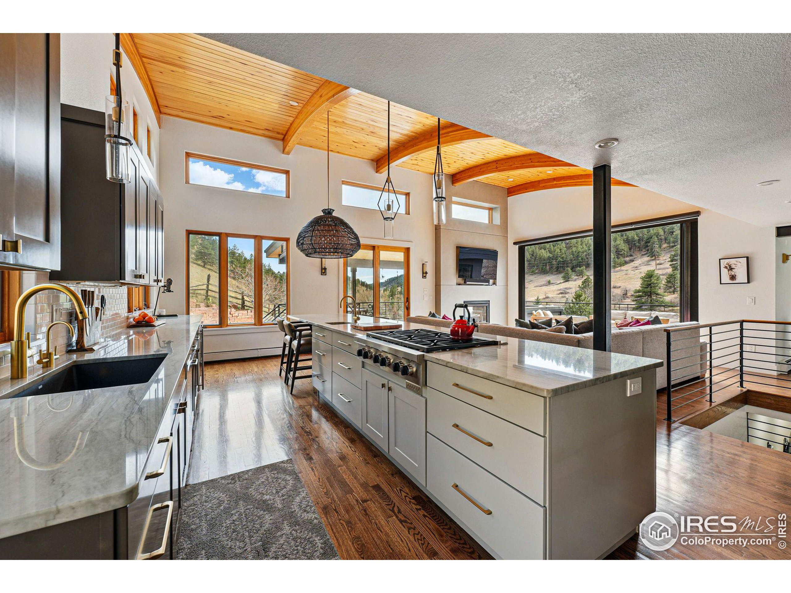 664 Sunshine Canyon Dr