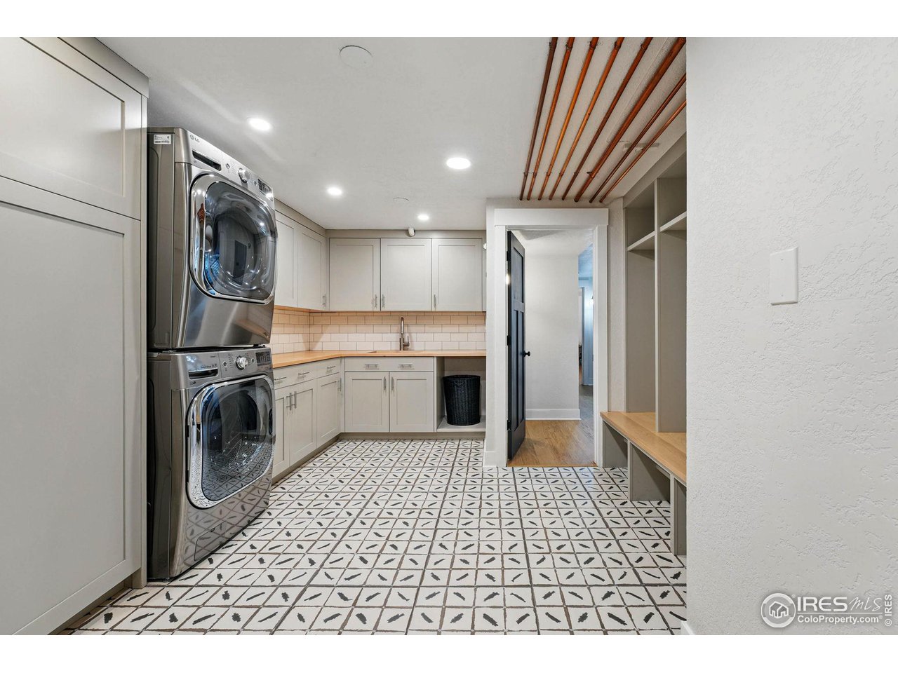 664 Sunshine Canyon Dr