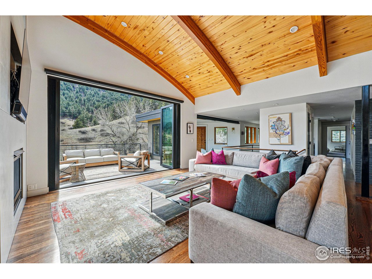 664 Sunshine Canyon Dr