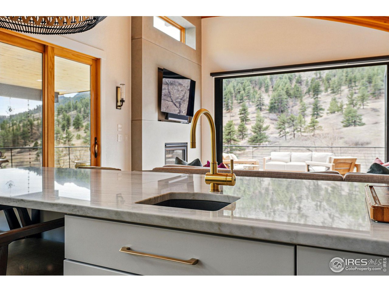 664 Sunshine Canyon Dr