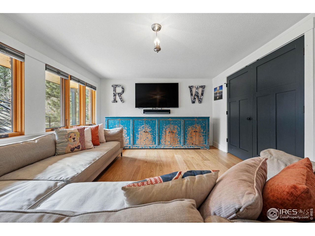 664 Sunshine Canyon Dr