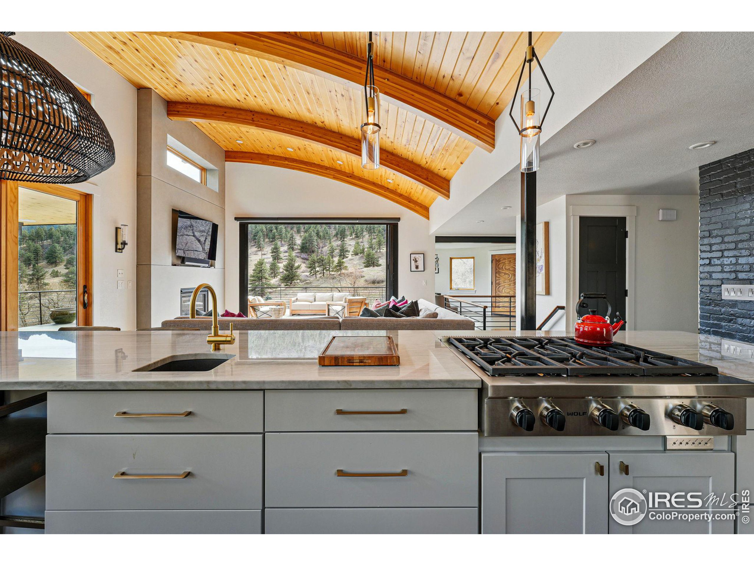 664 Sunshine Canyon Dr