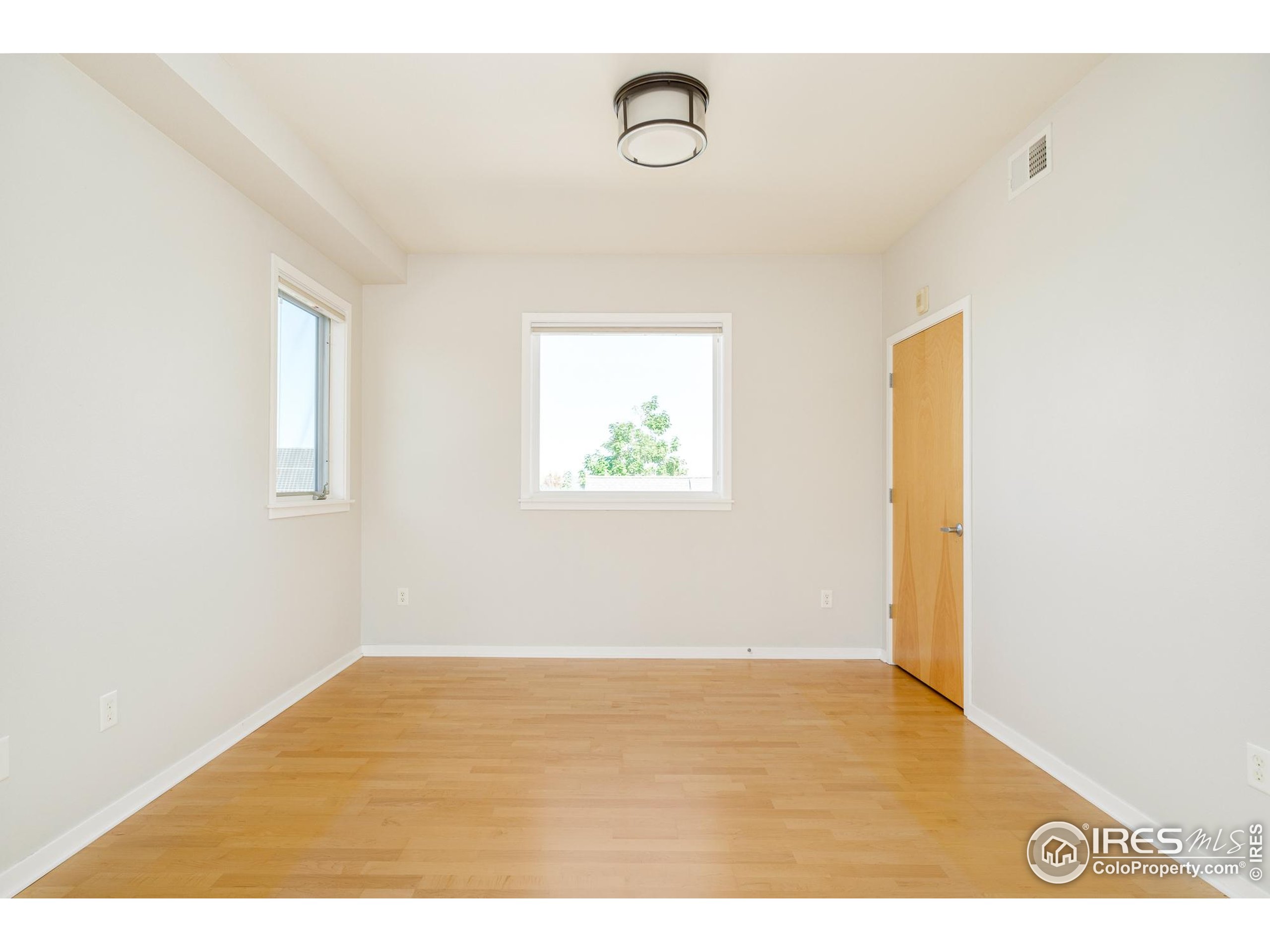 4650 Holiday Dr 301