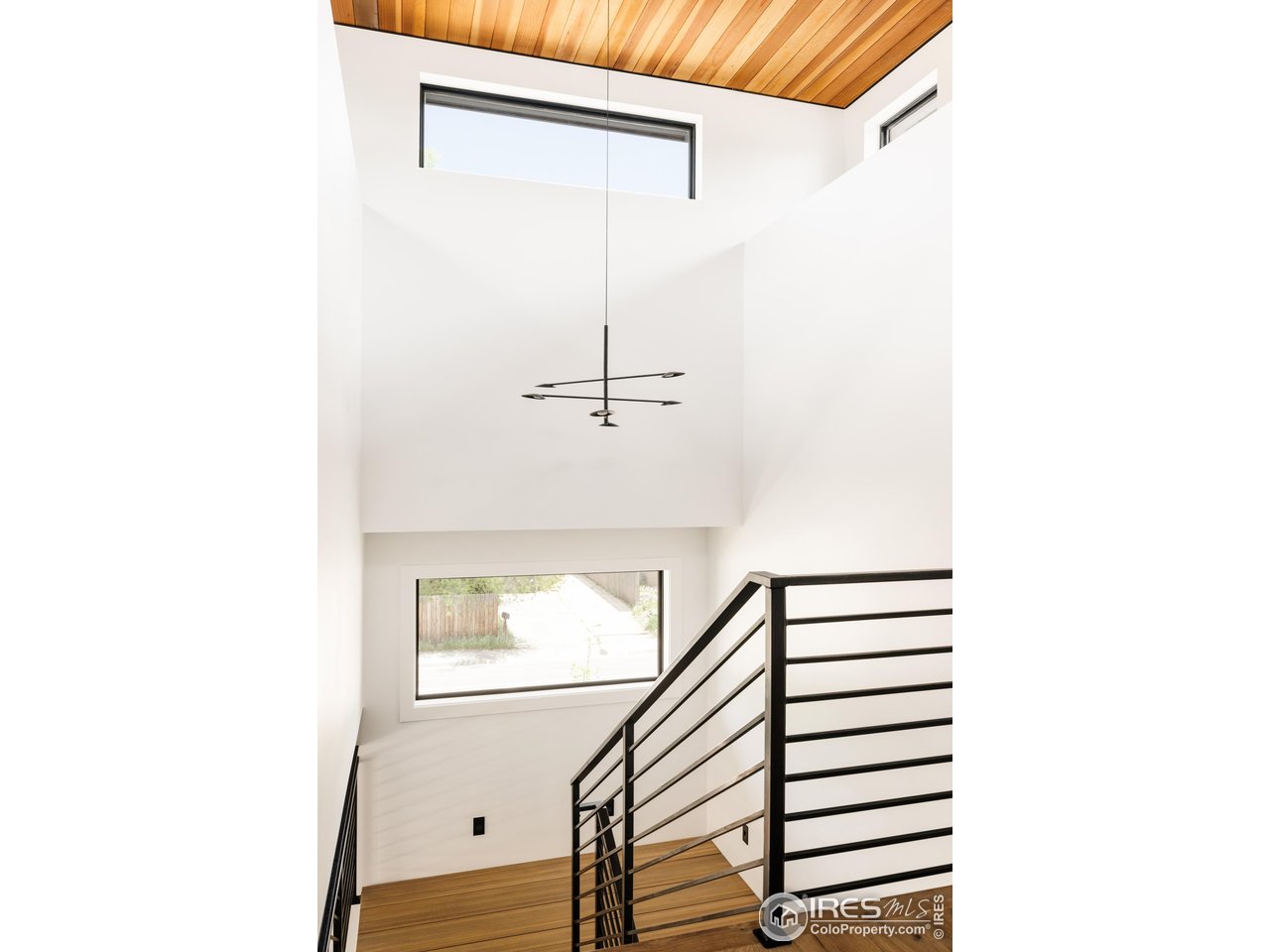 2595 Glenwood Dr