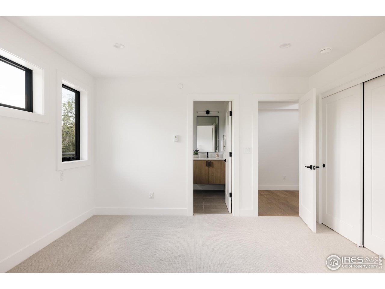 2595 Glenwood Dr