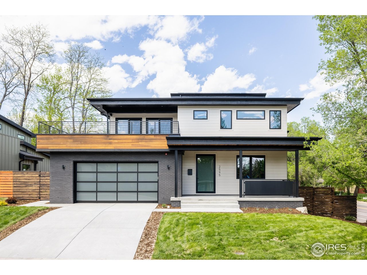 2595 Glenwood Dr